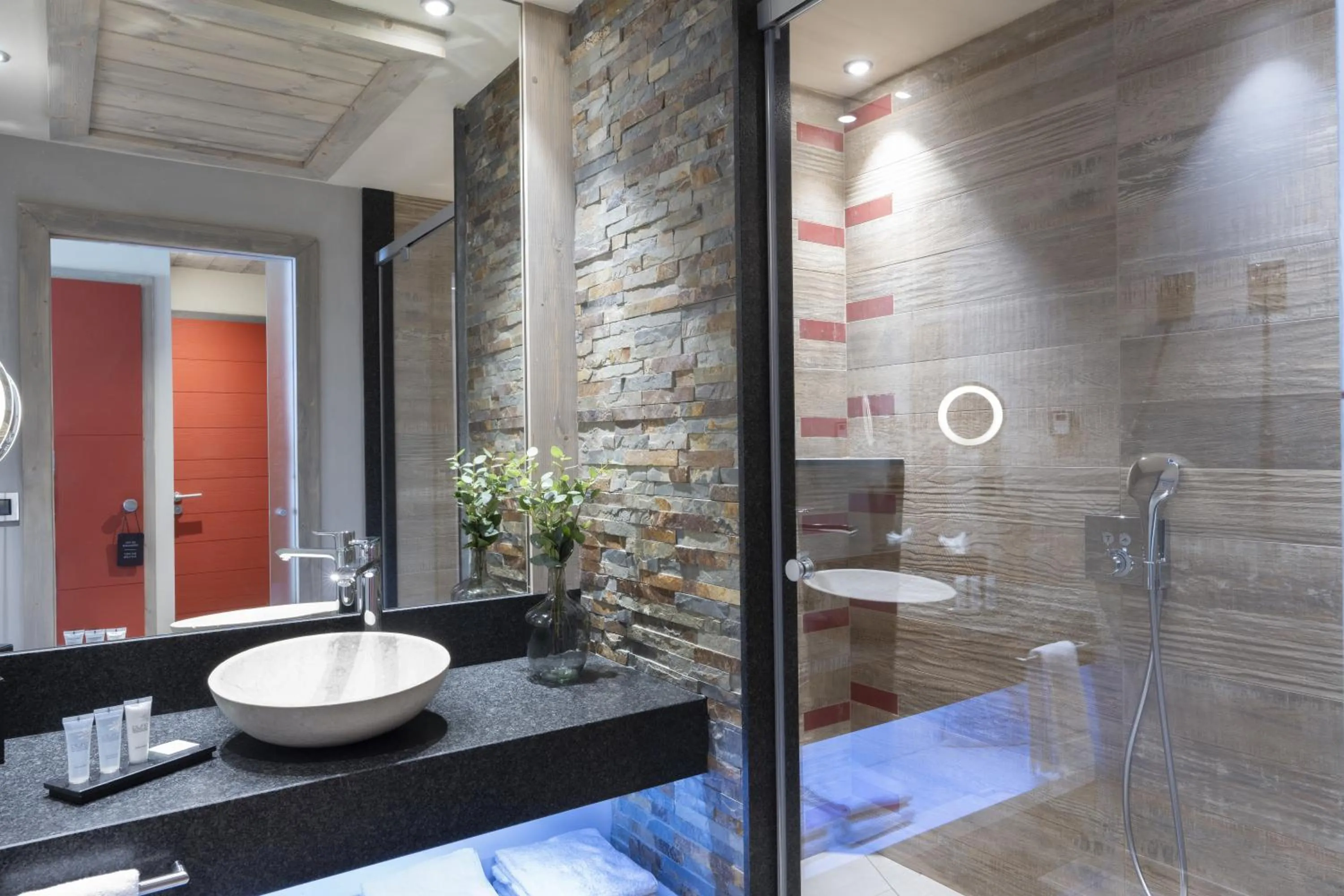 Bathroom in MGM Hôtels & Résidences - Hôtel Les Suites d'Alexane