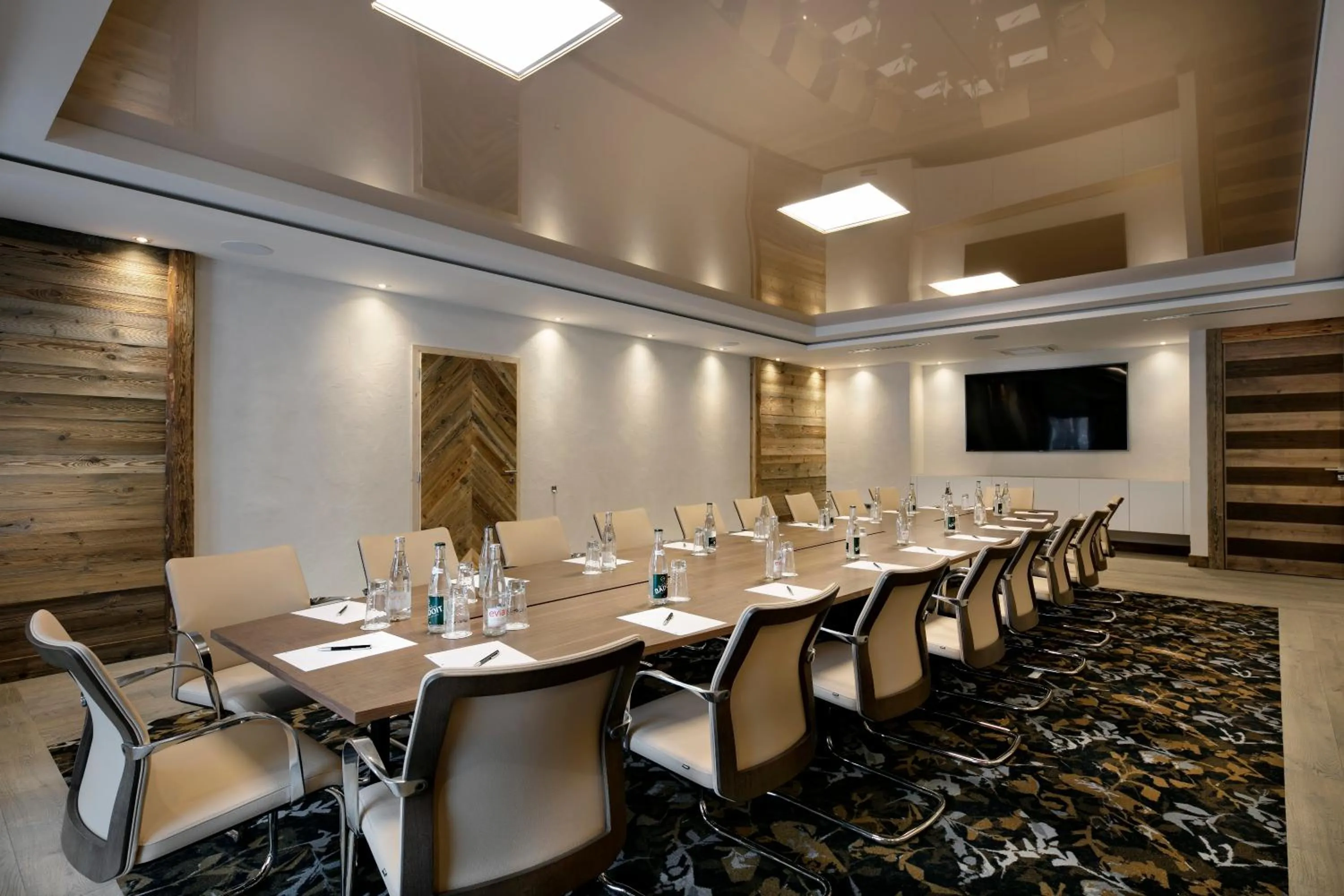 Meeting/conference room in MGM Hôtels & Résidences - Hôtel Les Suites d'Alexane