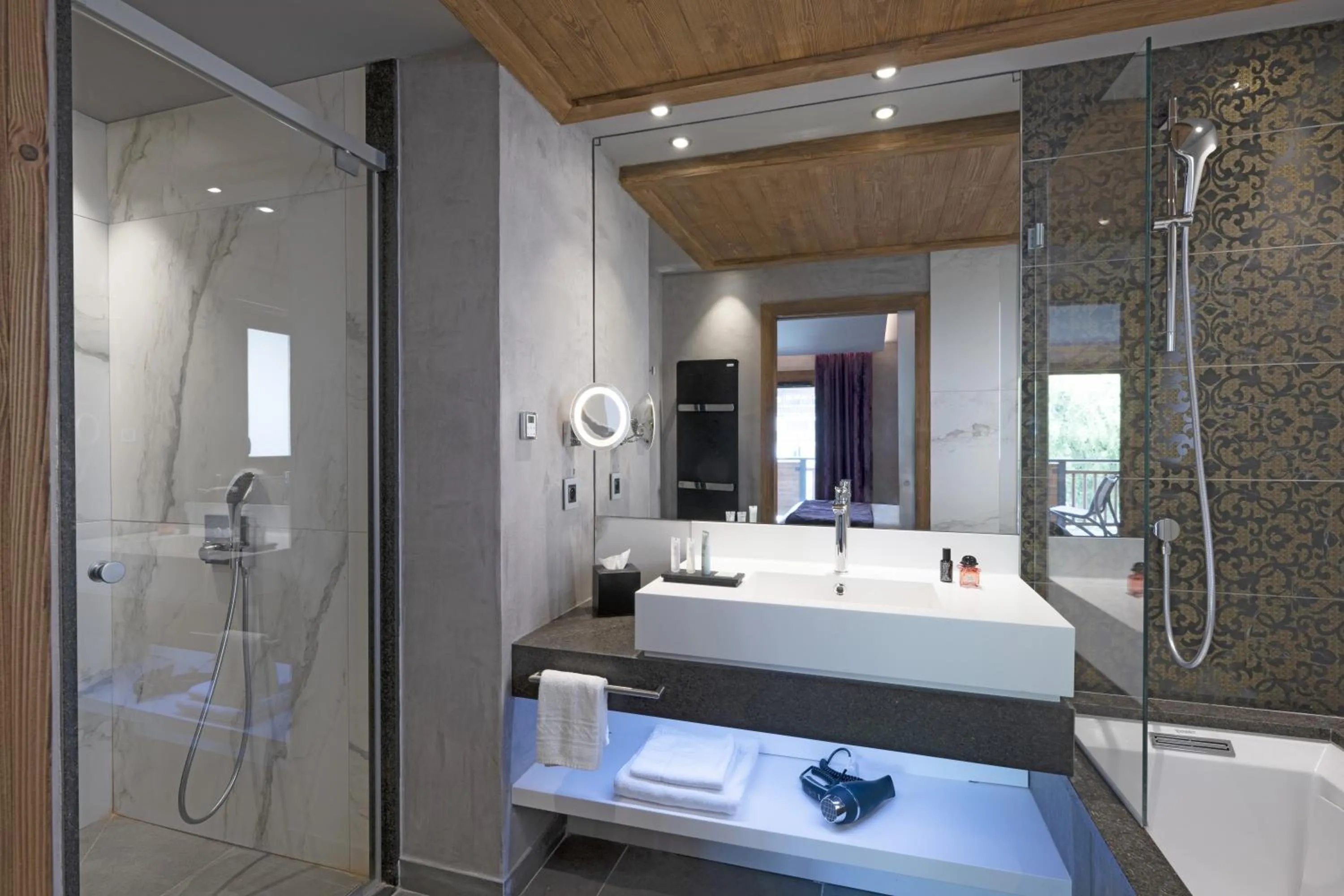 Bathroom in MGM Hôtels & Résidences - Hôtel Les Suites d'Alexane