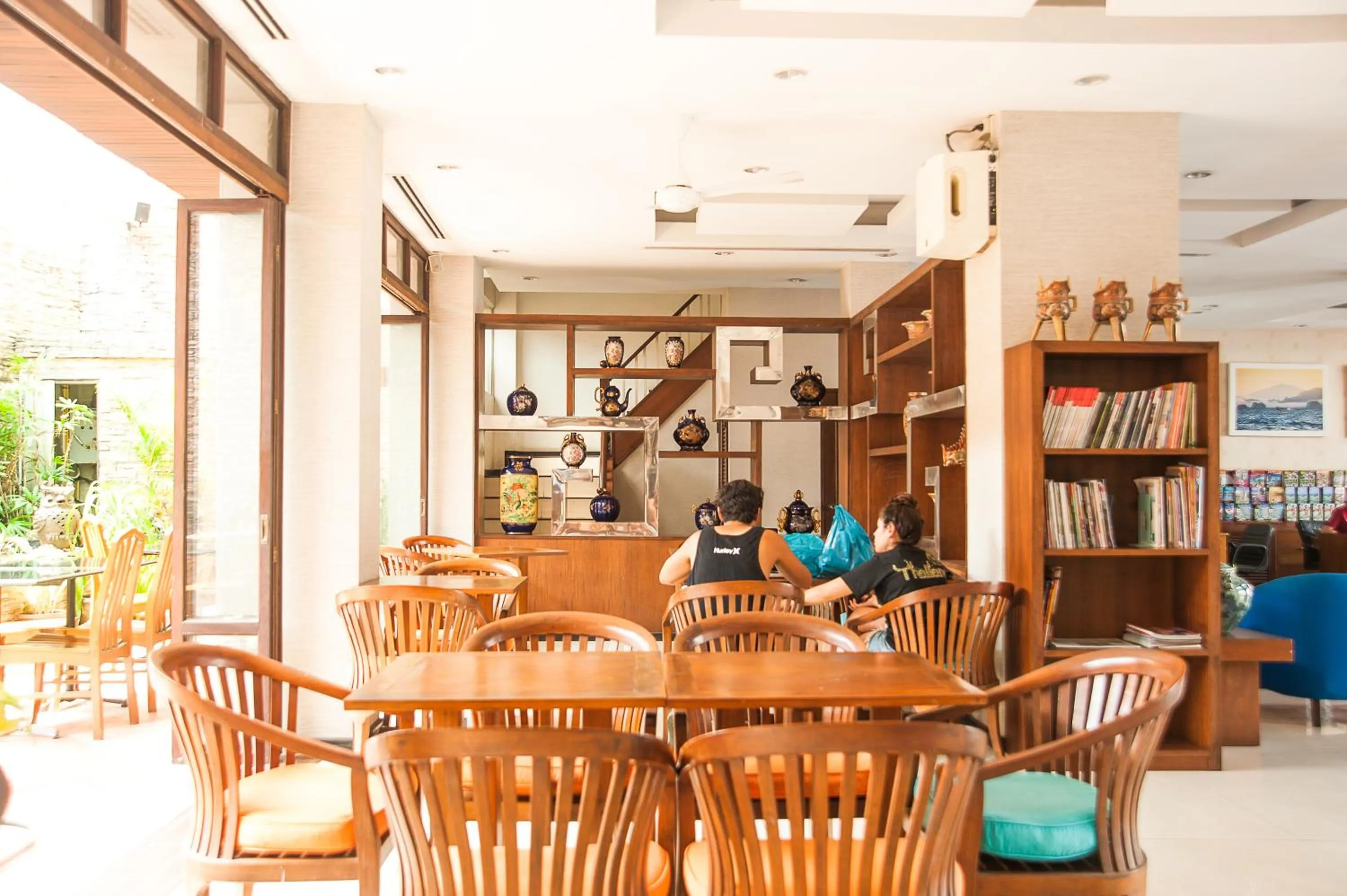 Restaurant/places to eat in Crystal Inn