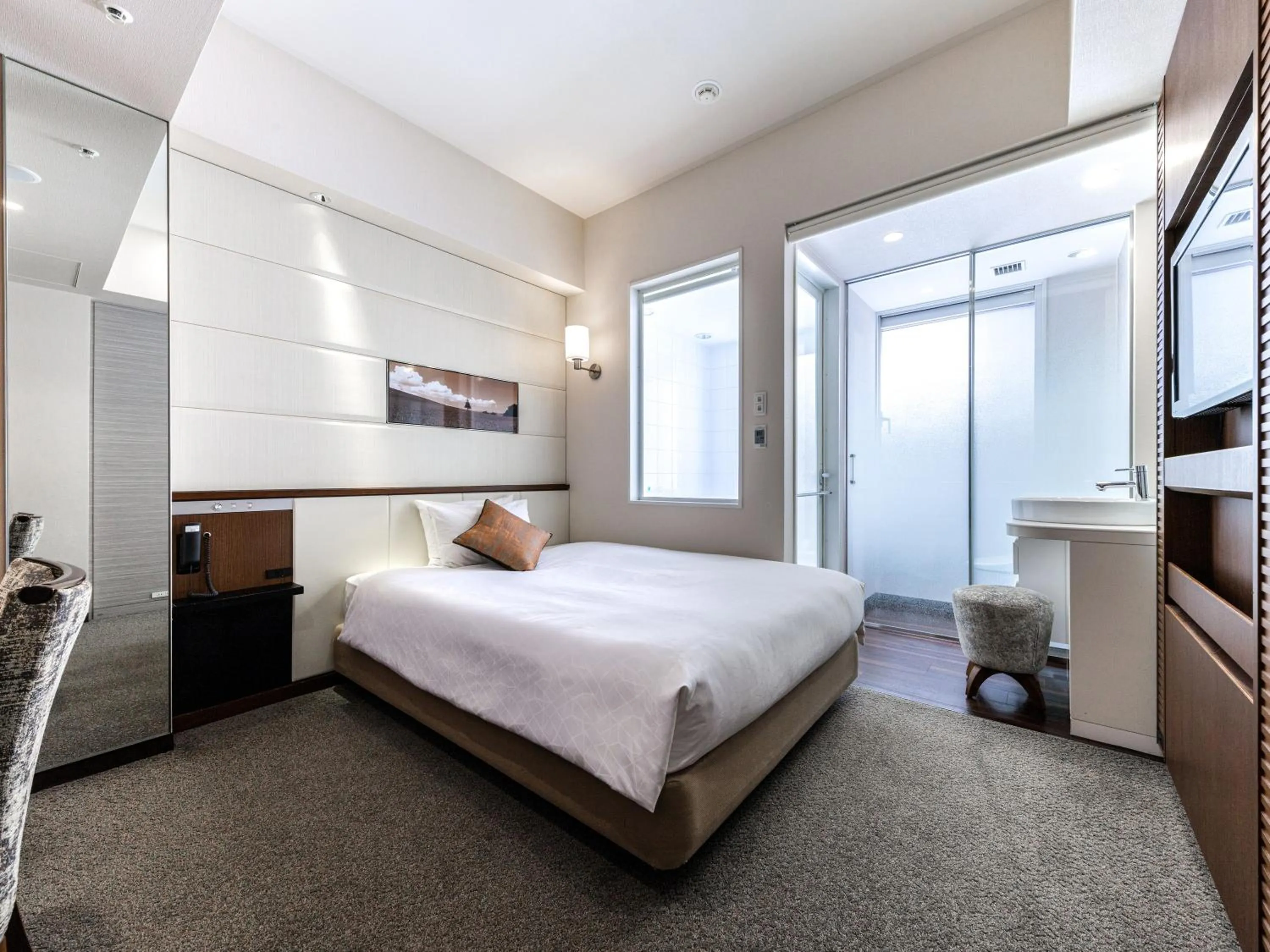 Photo of the whole room, Bed in Solaria Nishitetsu Hotel Ginza