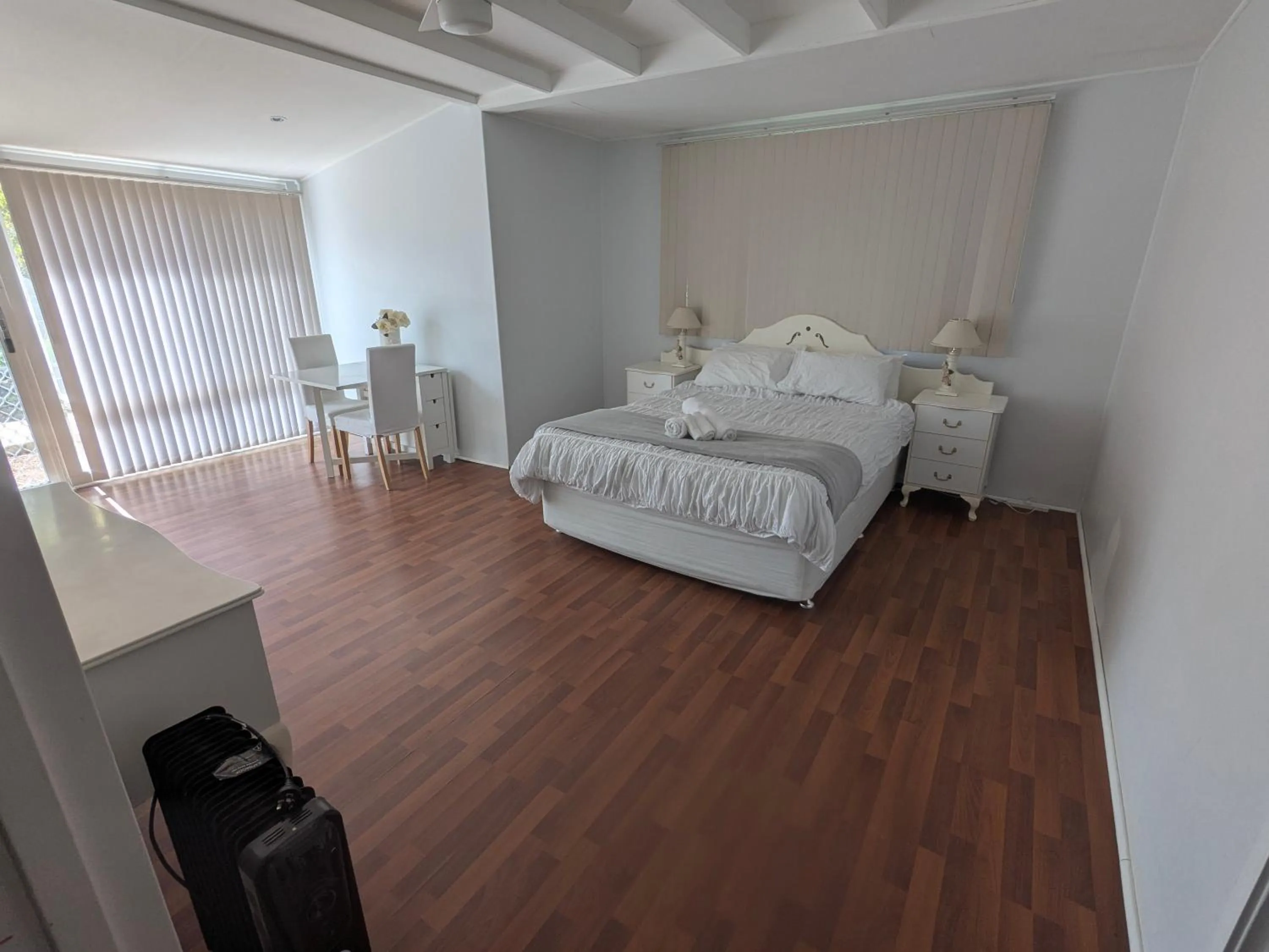 Bedroom, Bed in The Cottage on George Street