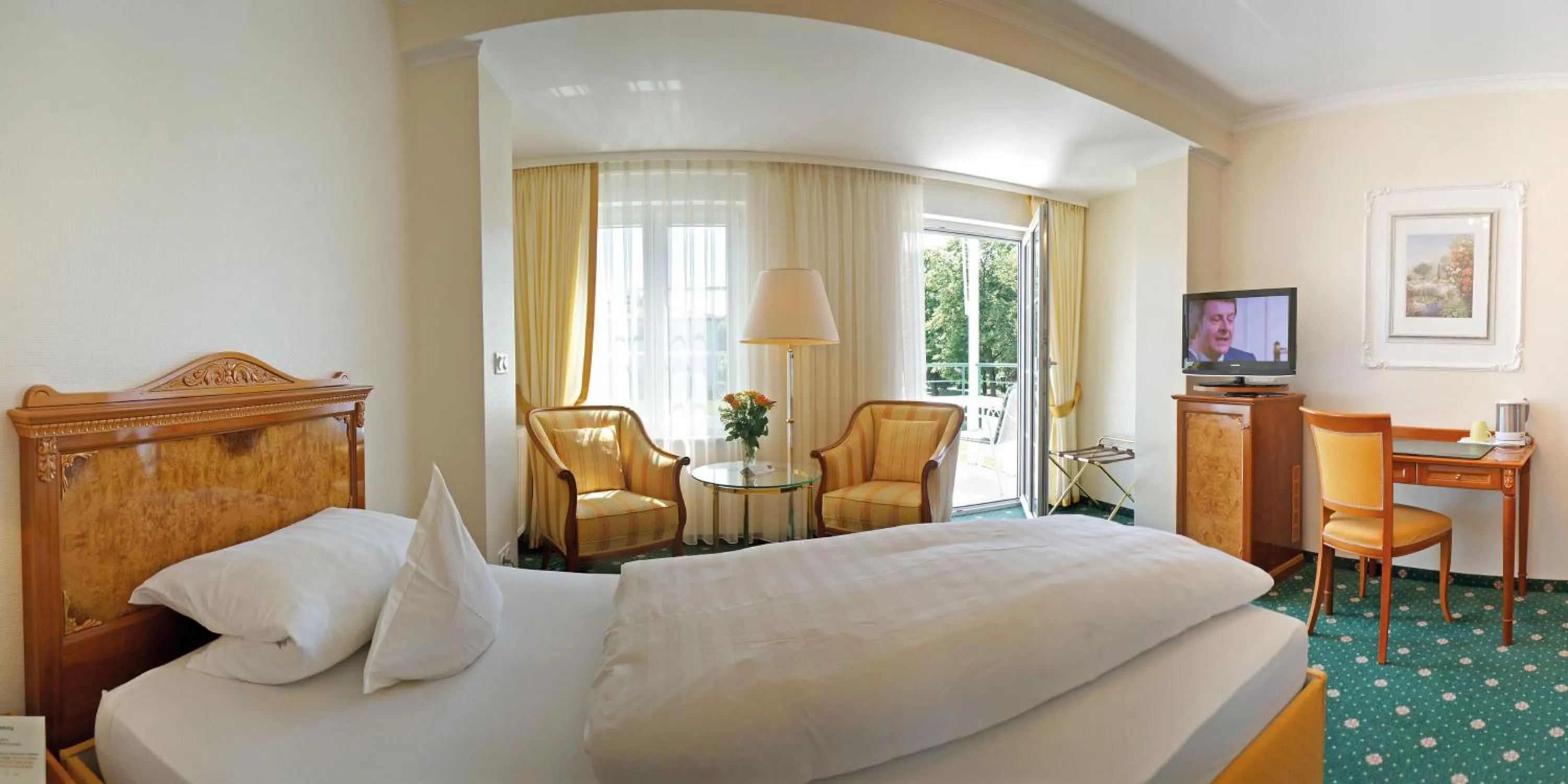 Photo of the whole room, Bed in Hotel Sacher-Stoiber