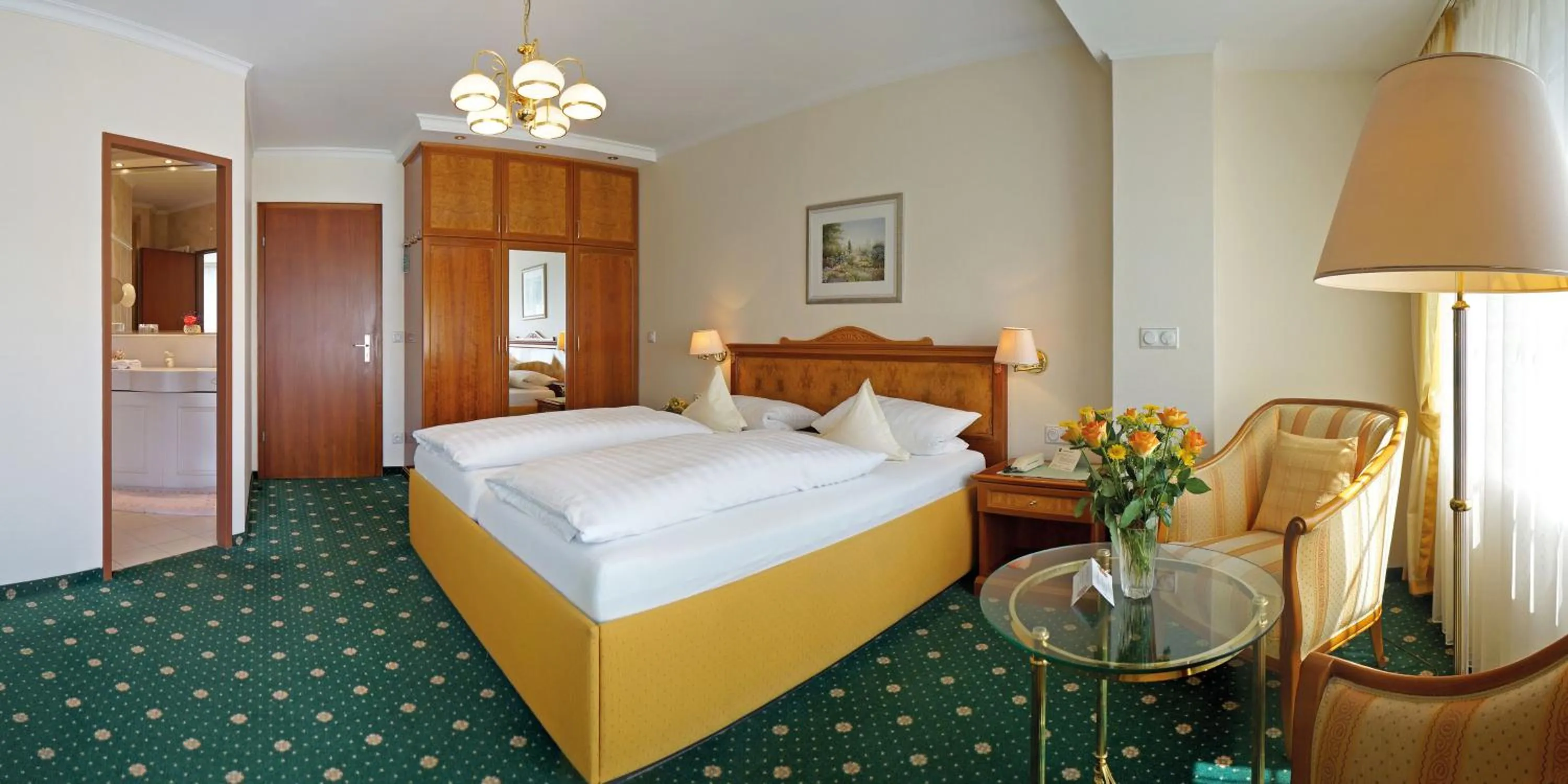 Photo of the whole room, Bed in Hotel Sacher-Stoiber