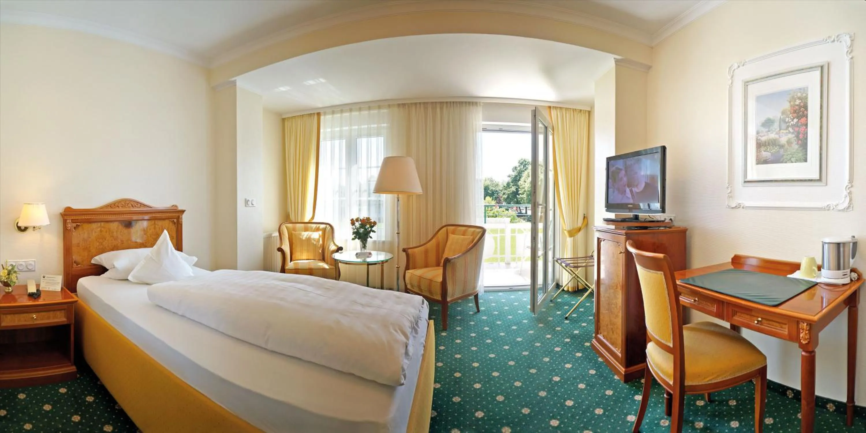 Photo of the whole room, Bed in Hotel Sacher-Stoiber