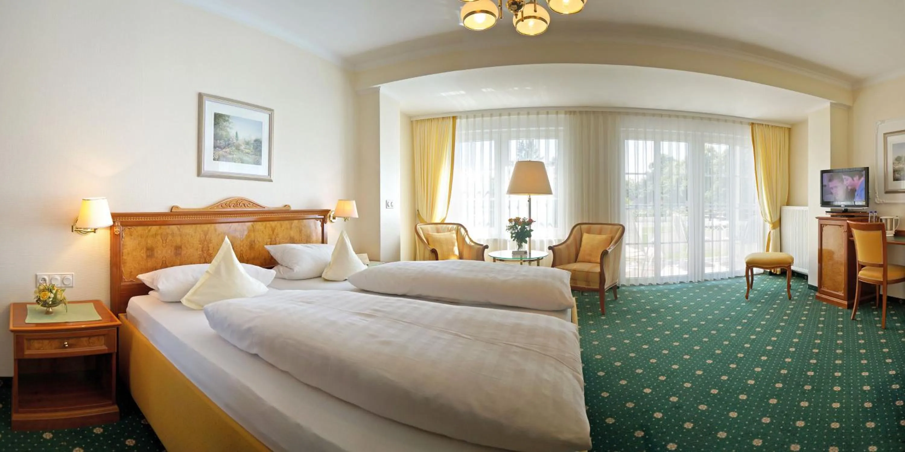 Photo of the whole room, Bed in Hotel Sacher-Stoiber