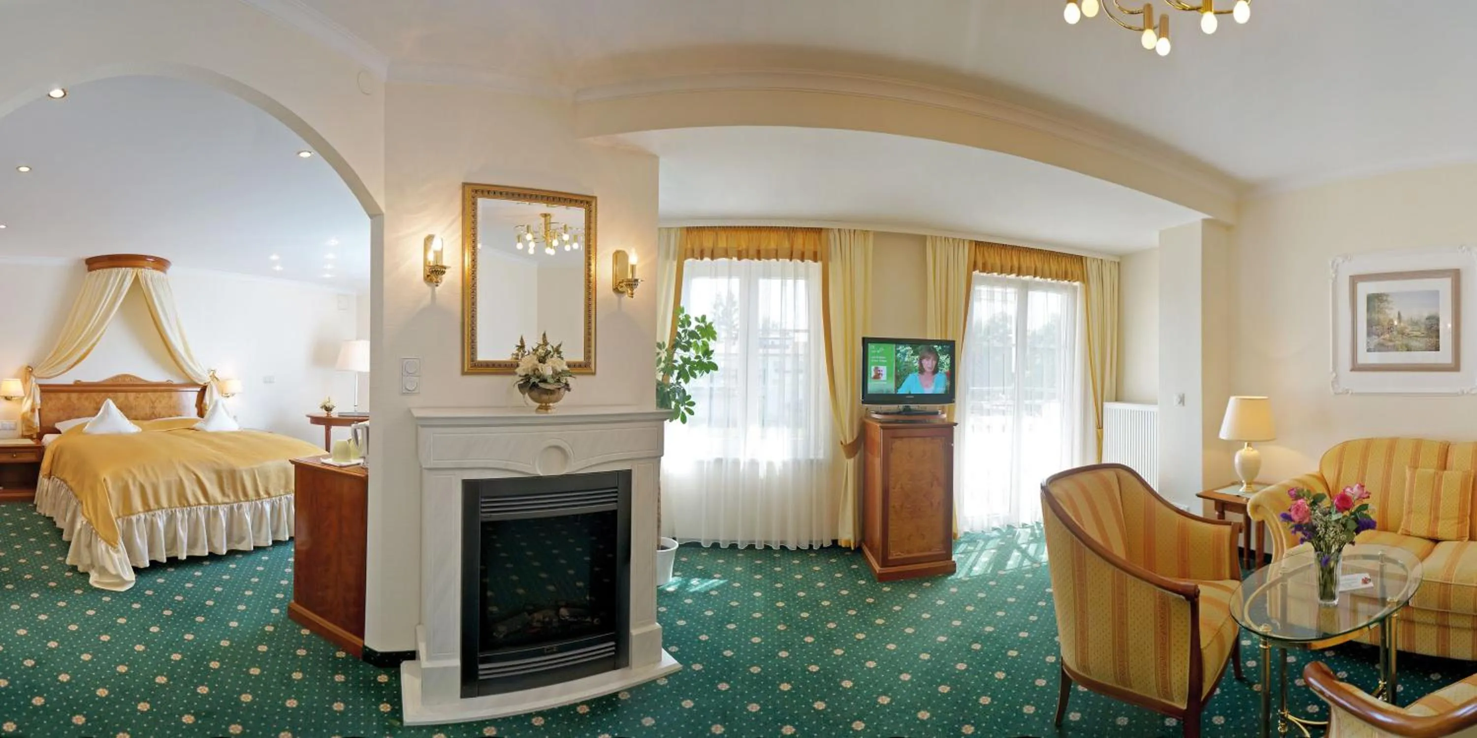 Photo of the whole room, Bed in Hotel Sacher-Stoiber