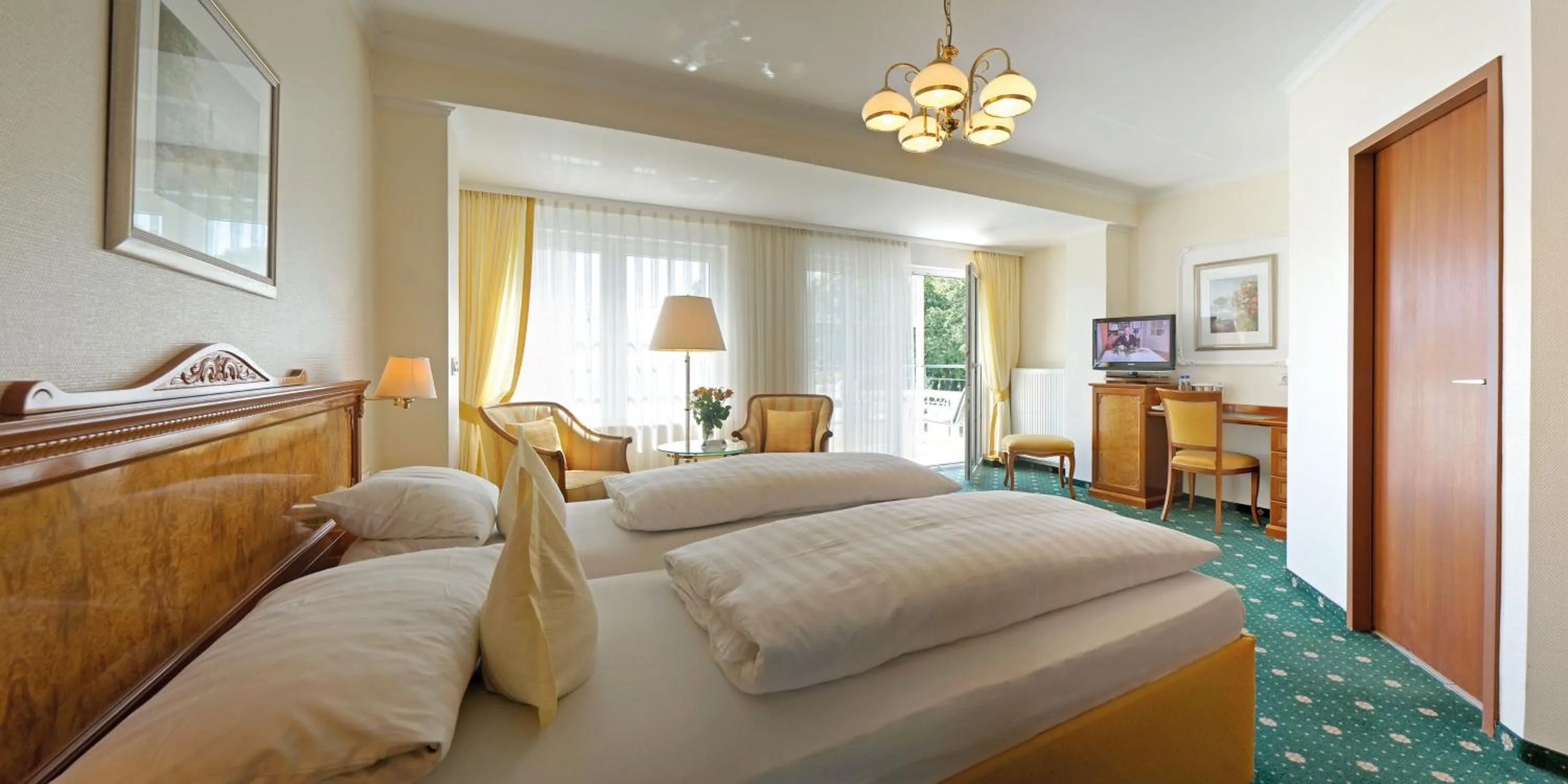 Photo of the whole room, Bed in Hotel Sacher-Stoiber