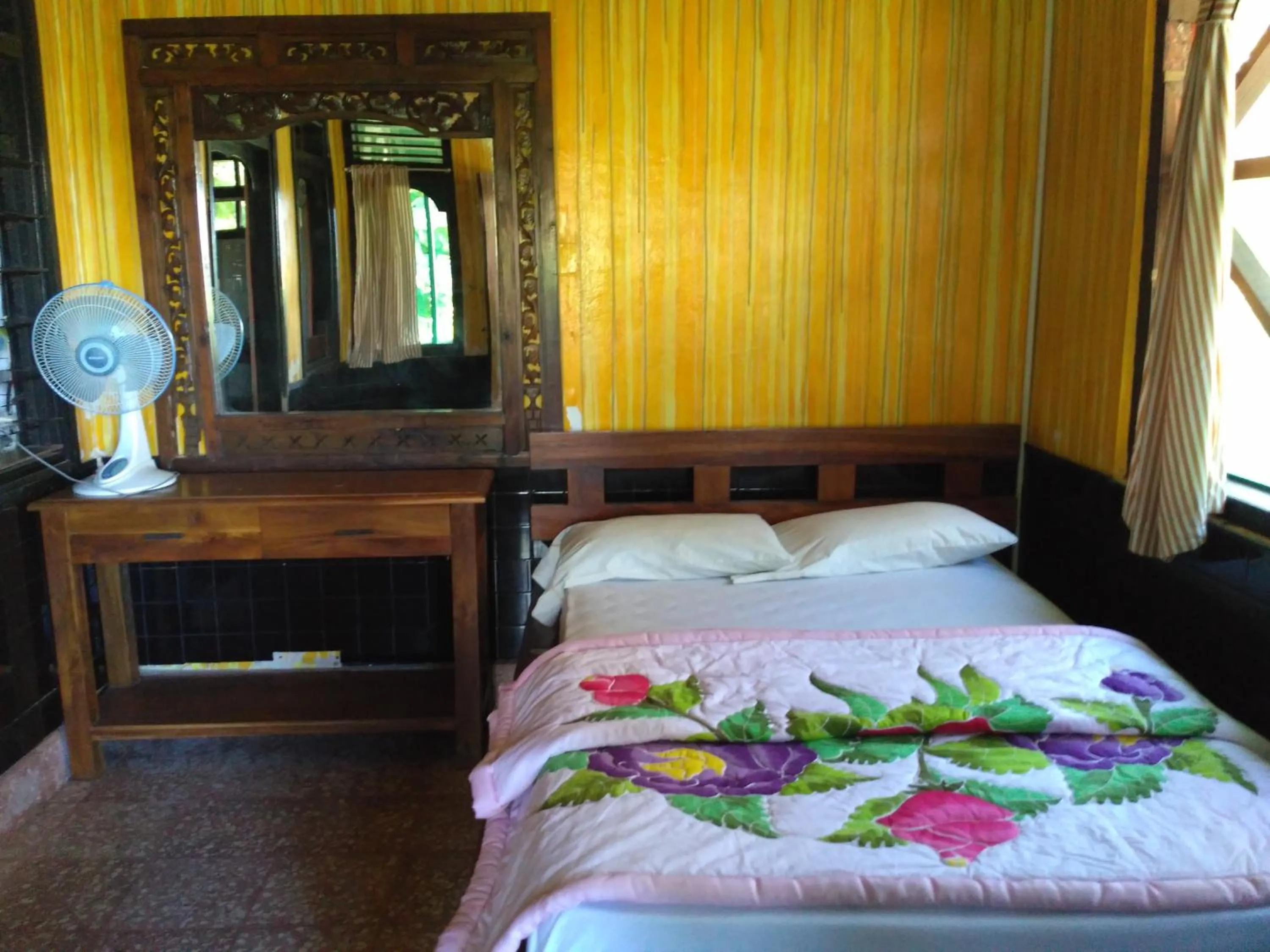 Bed in Dhangin Taman