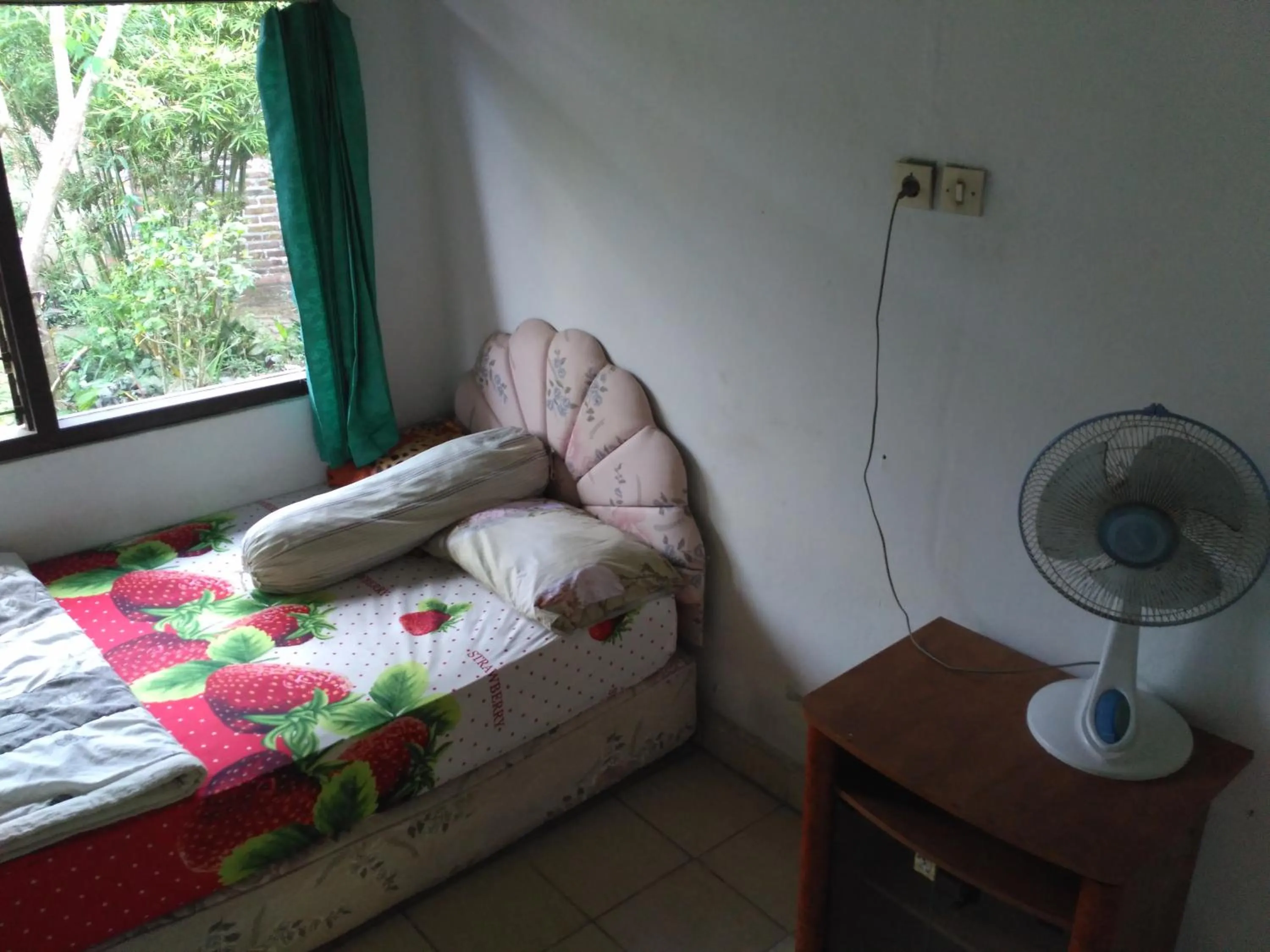 Bed in Dhangin Taman