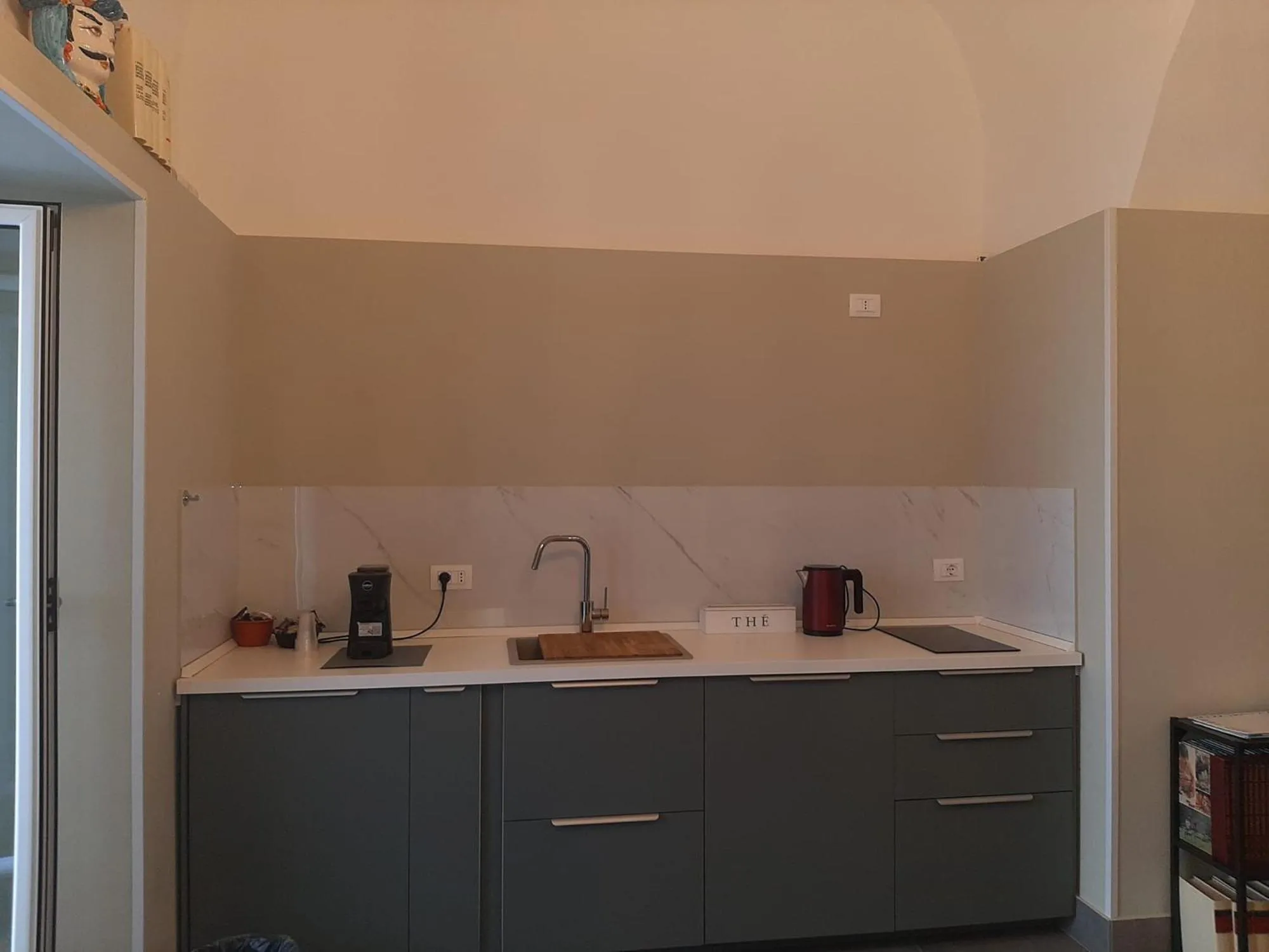 Kitchen or kitchenette in RossoCorallo B&B