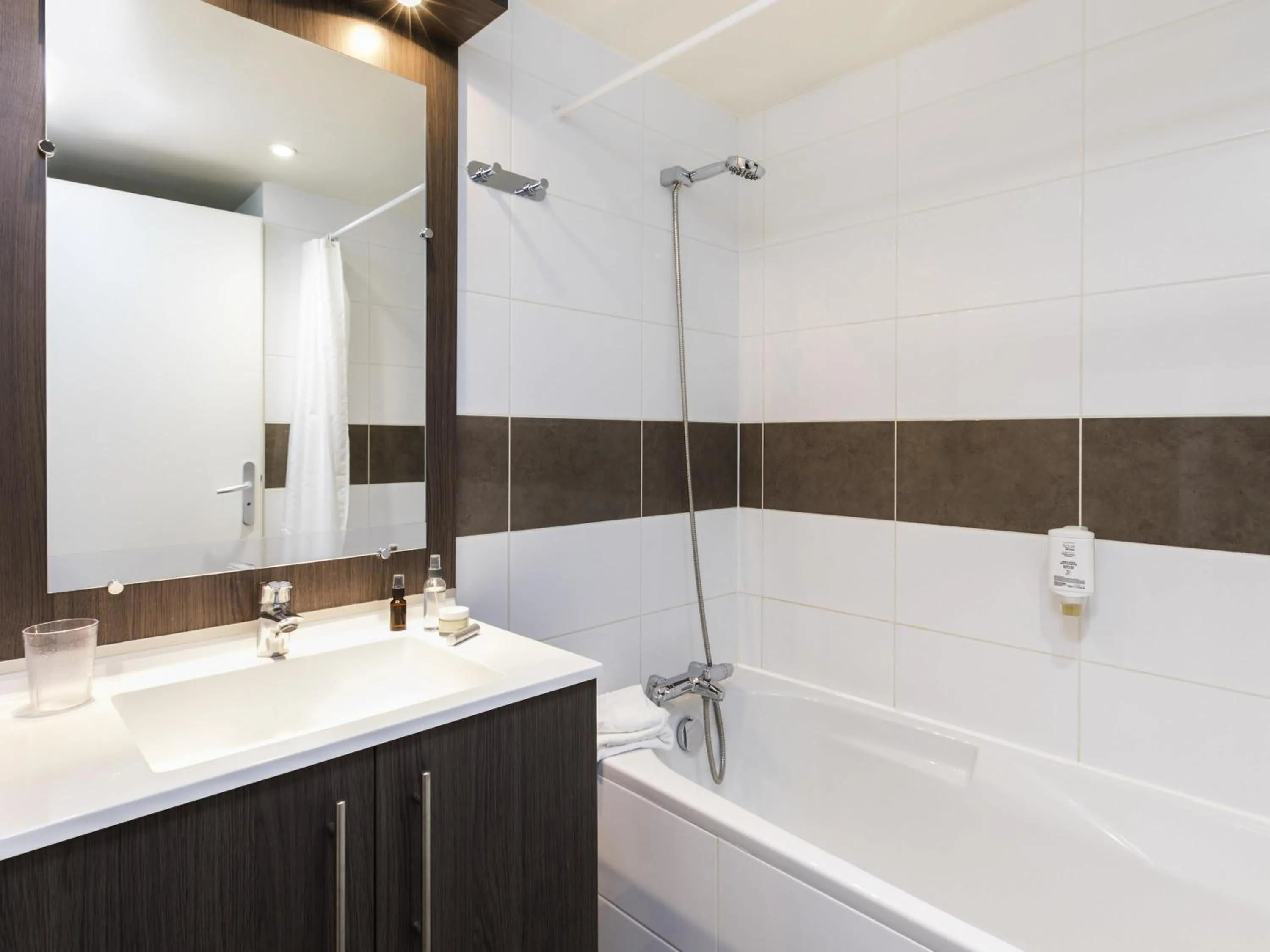 Bedroom in Aparthotel Adagio Access Strasbourg Petite France