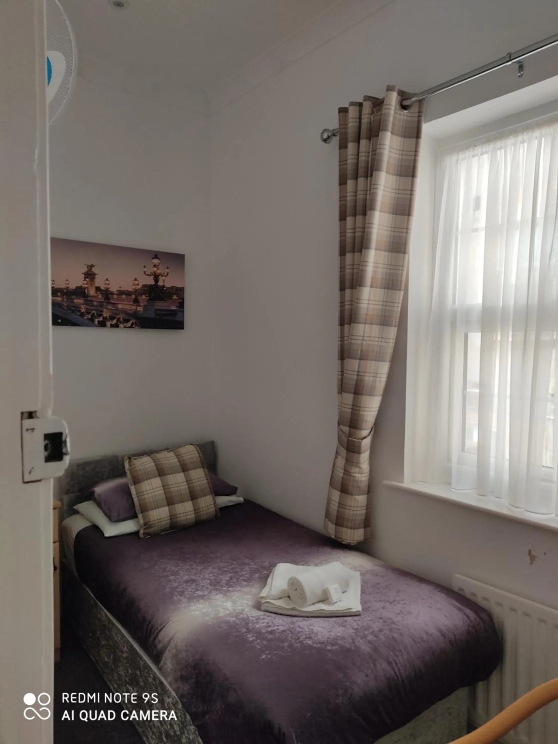 Bed in THE TREVONE, Llandudno