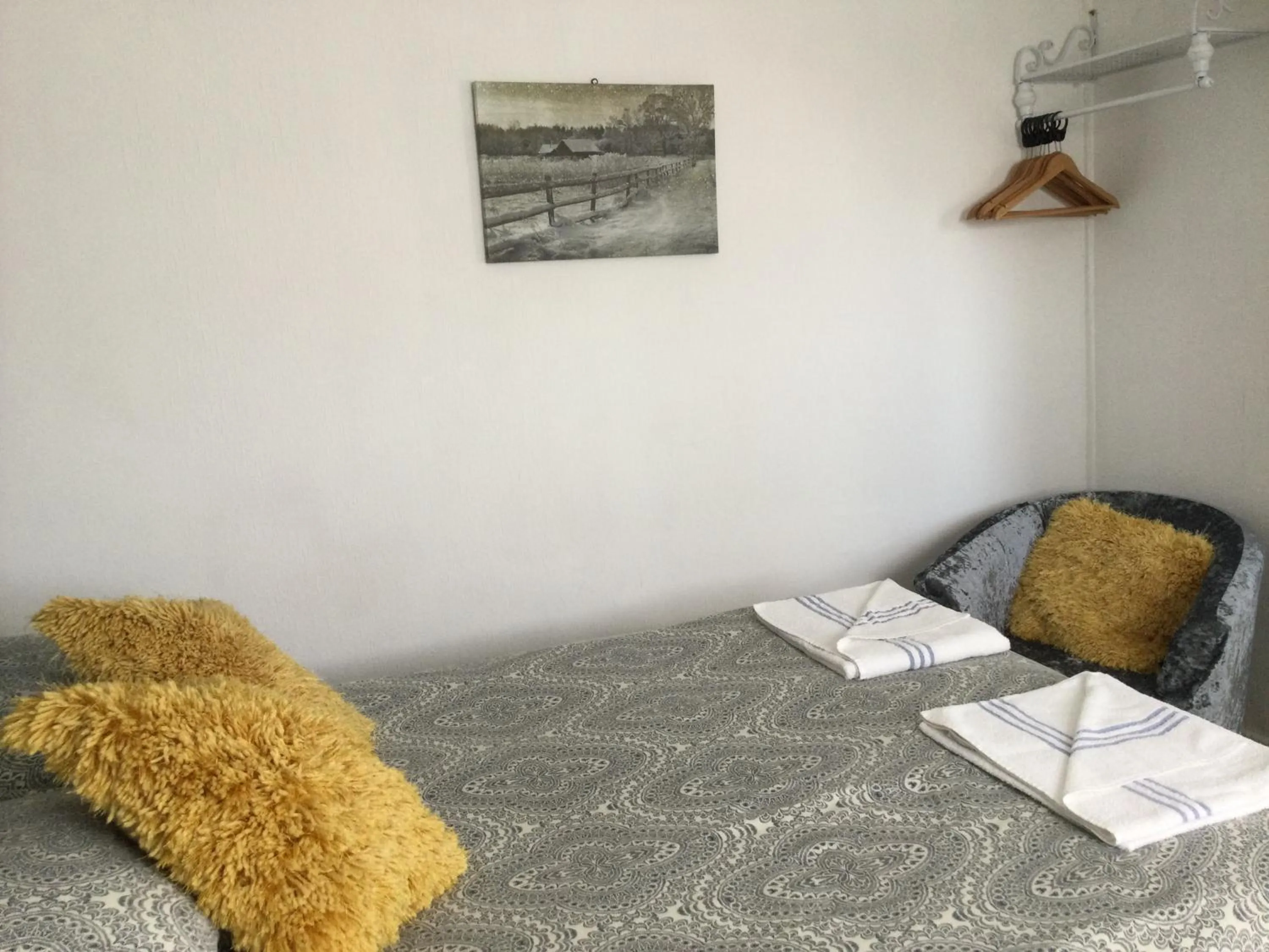 Bed in THE TREVONE, Llandudno