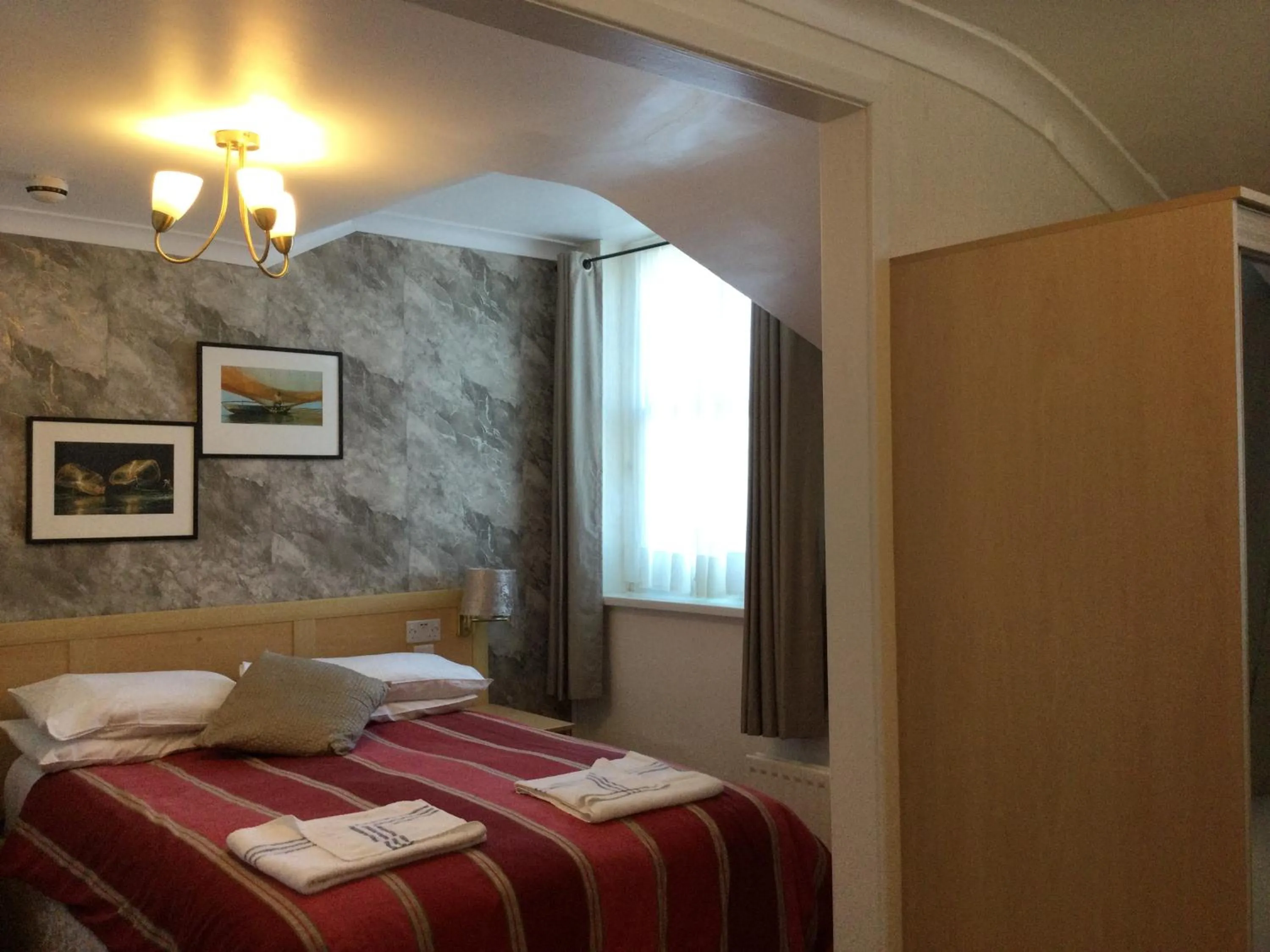 Bed in THE TREVONE, Llandudno