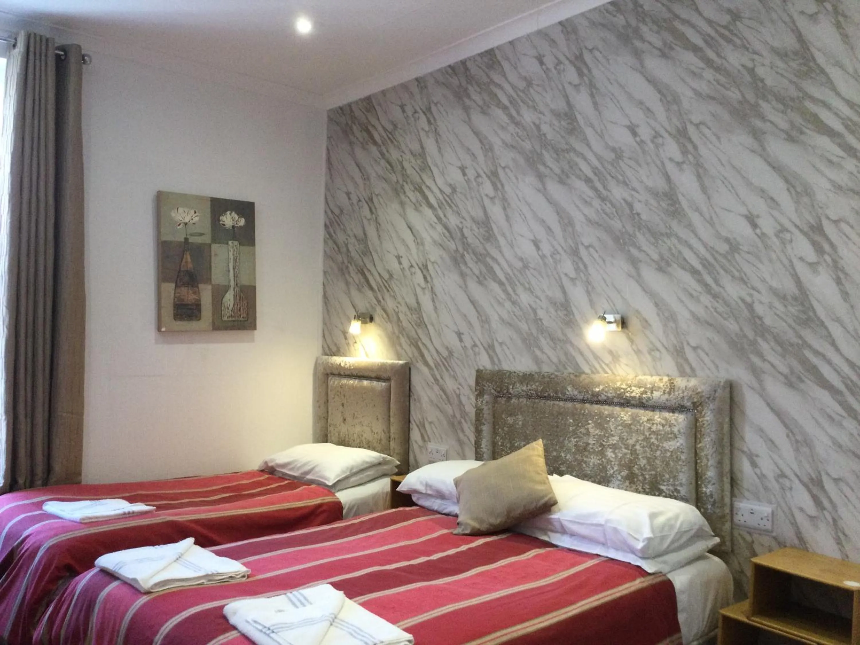 Bed in THE TREVONE, Llandudno