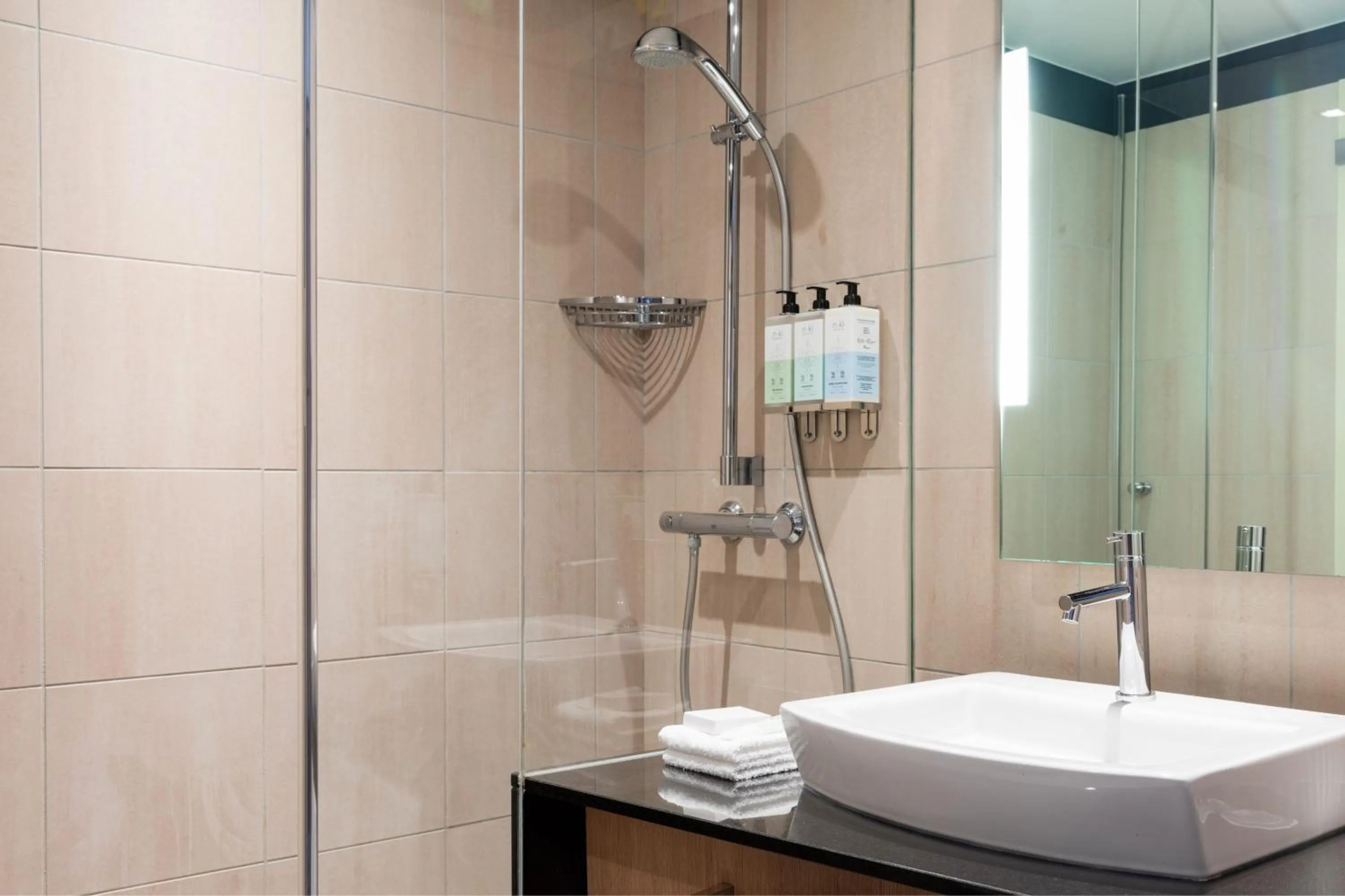 Bathroom in Le Parchamp, a Tribute Portfolio Hotel, Paris Boulogne