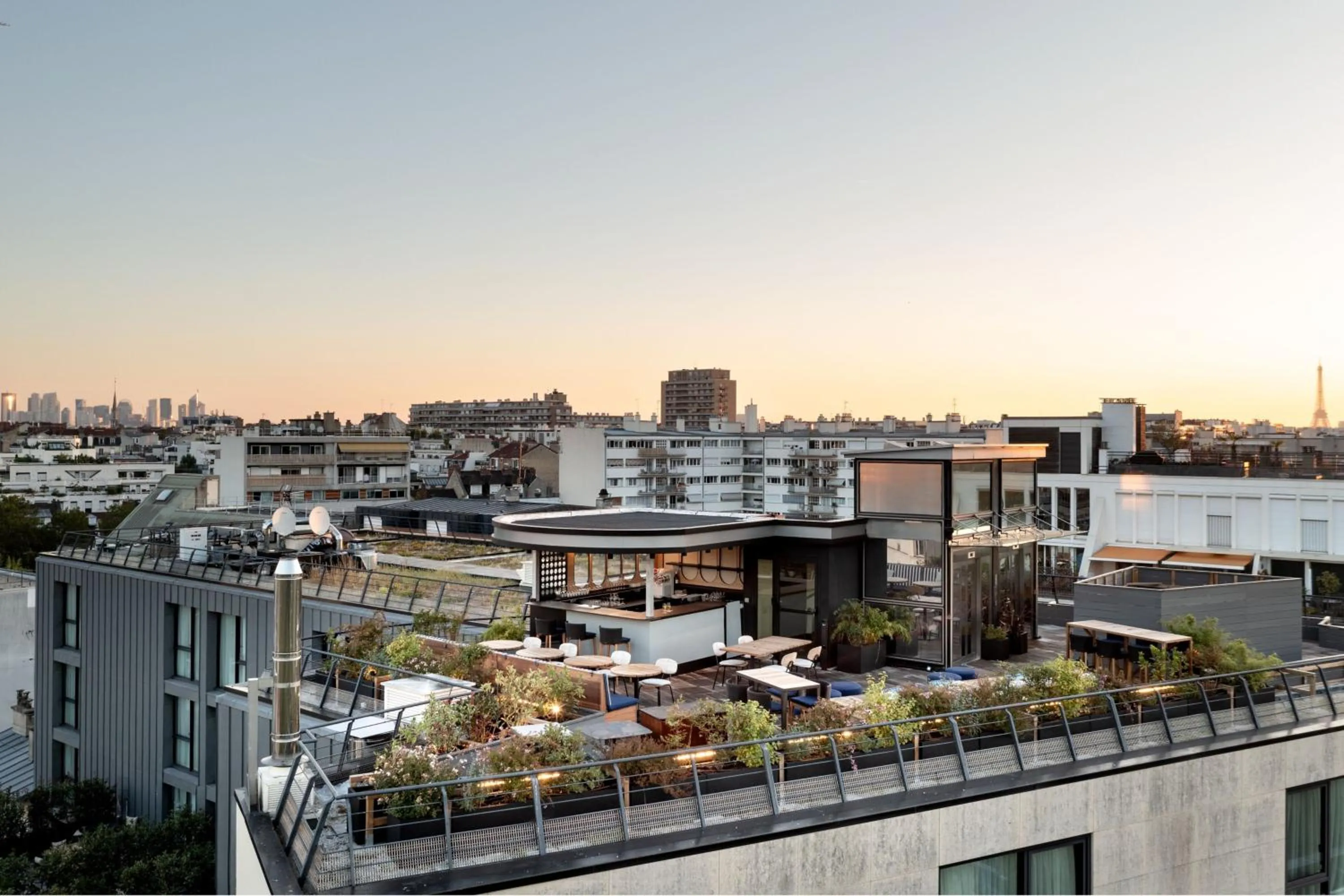 Lounge or bar in Le Parchamp, a Tribute Portfolio Hotel, Paris Boulogne