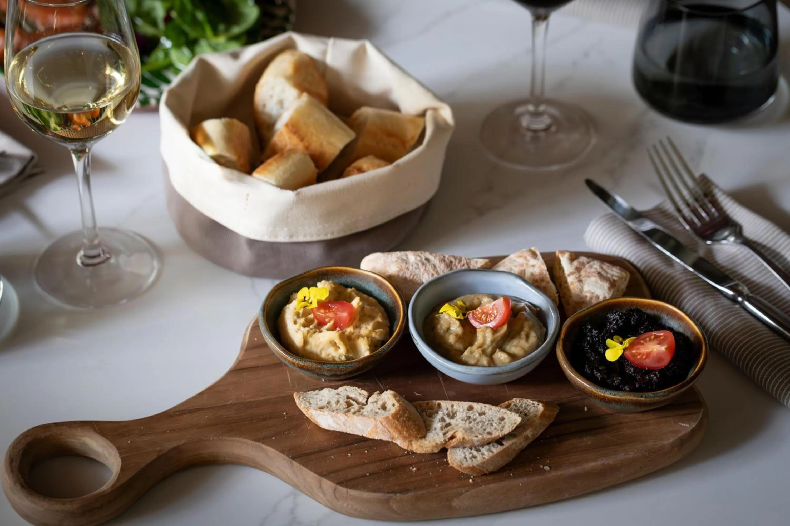 Restaurant/places to eat in Le Parchamp, a Tribute Portfolio Hotel, Paris Boulogne