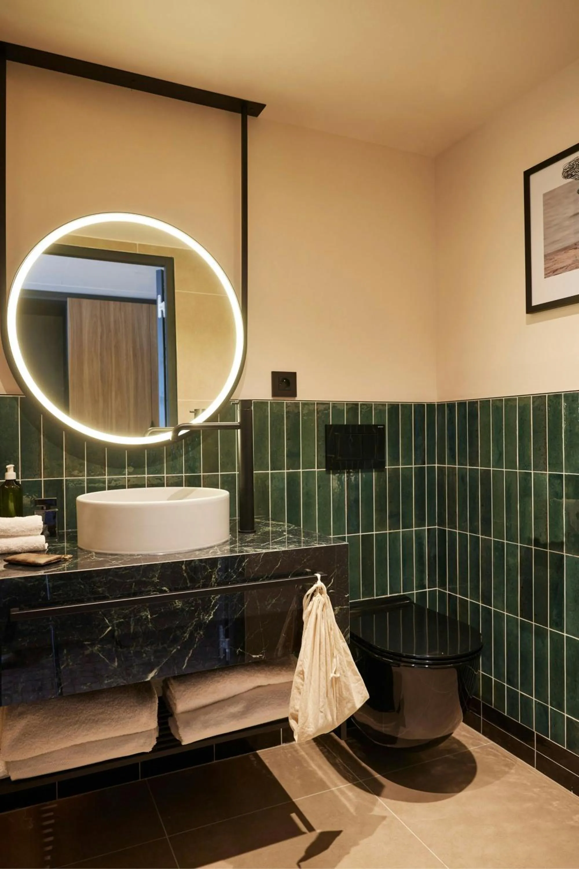 Bathroom in Le Parchamp, a Tribute Portfolio Hotel, Paris Boulogne