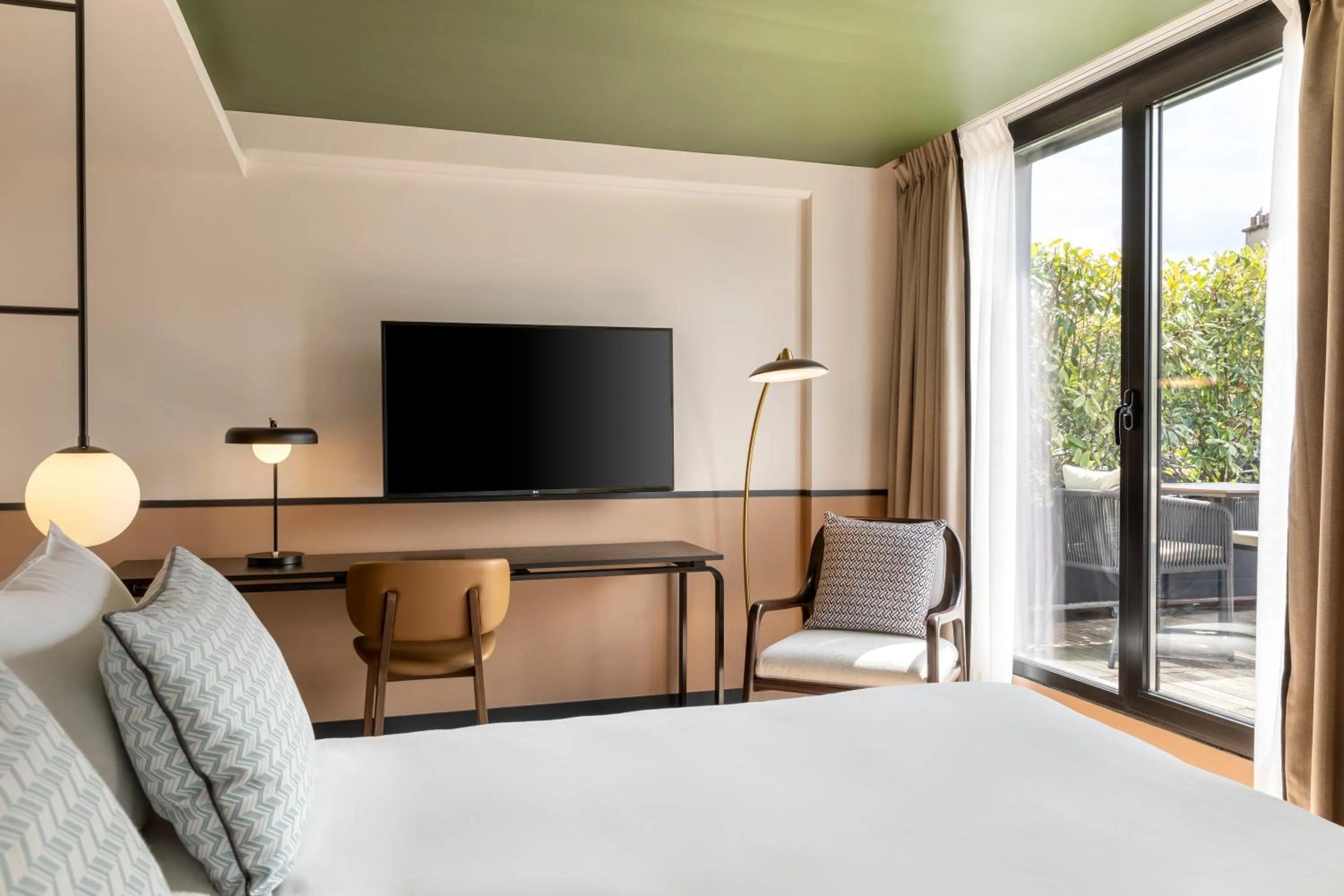 Bedroom, Bed in Le Parchamp, a Tribute Portfolio Hotel, Paris Boulogne