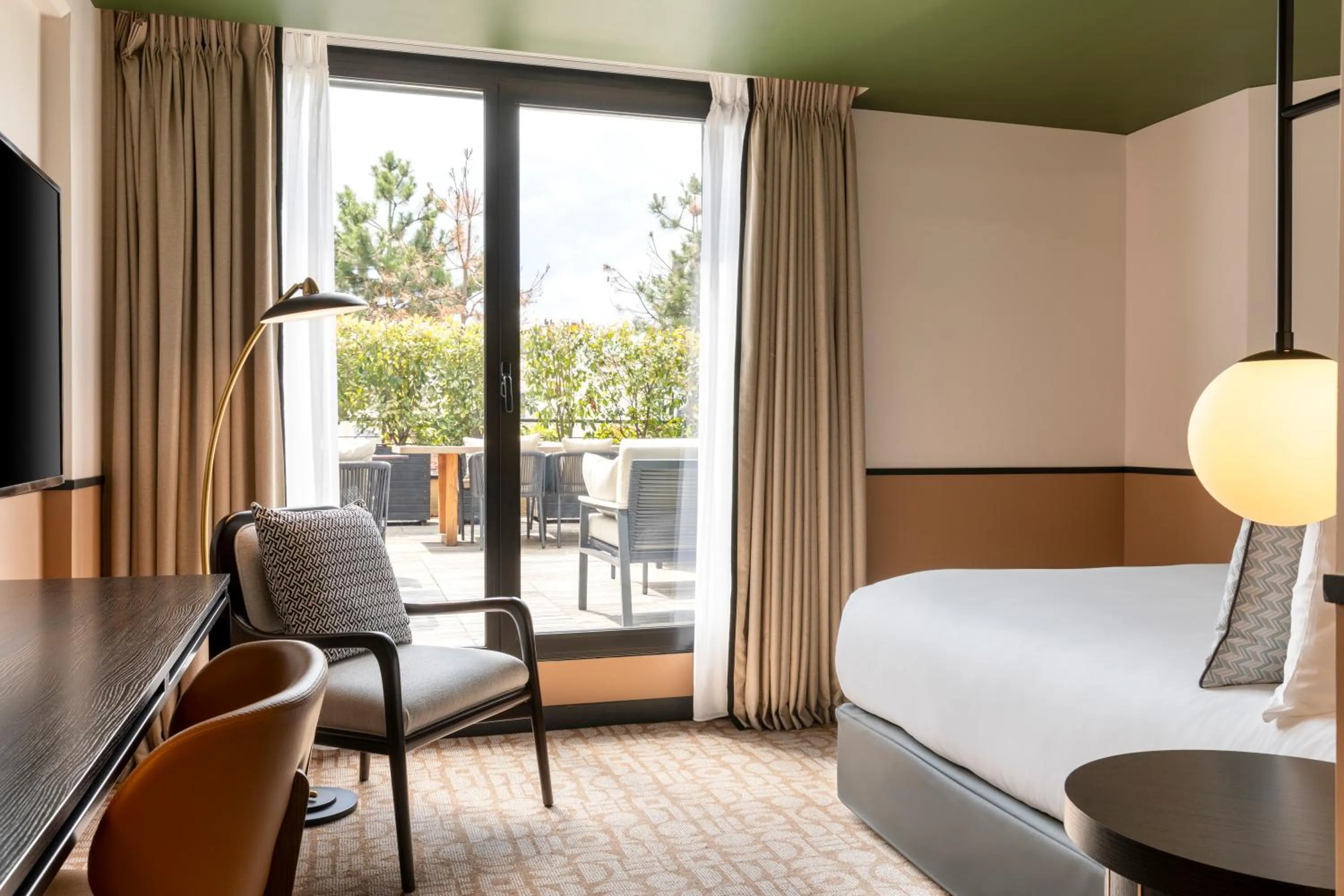 Bedroom, Bed in Le Parchamp, a Tribute Portfolio Hotel, Paris Boulogne