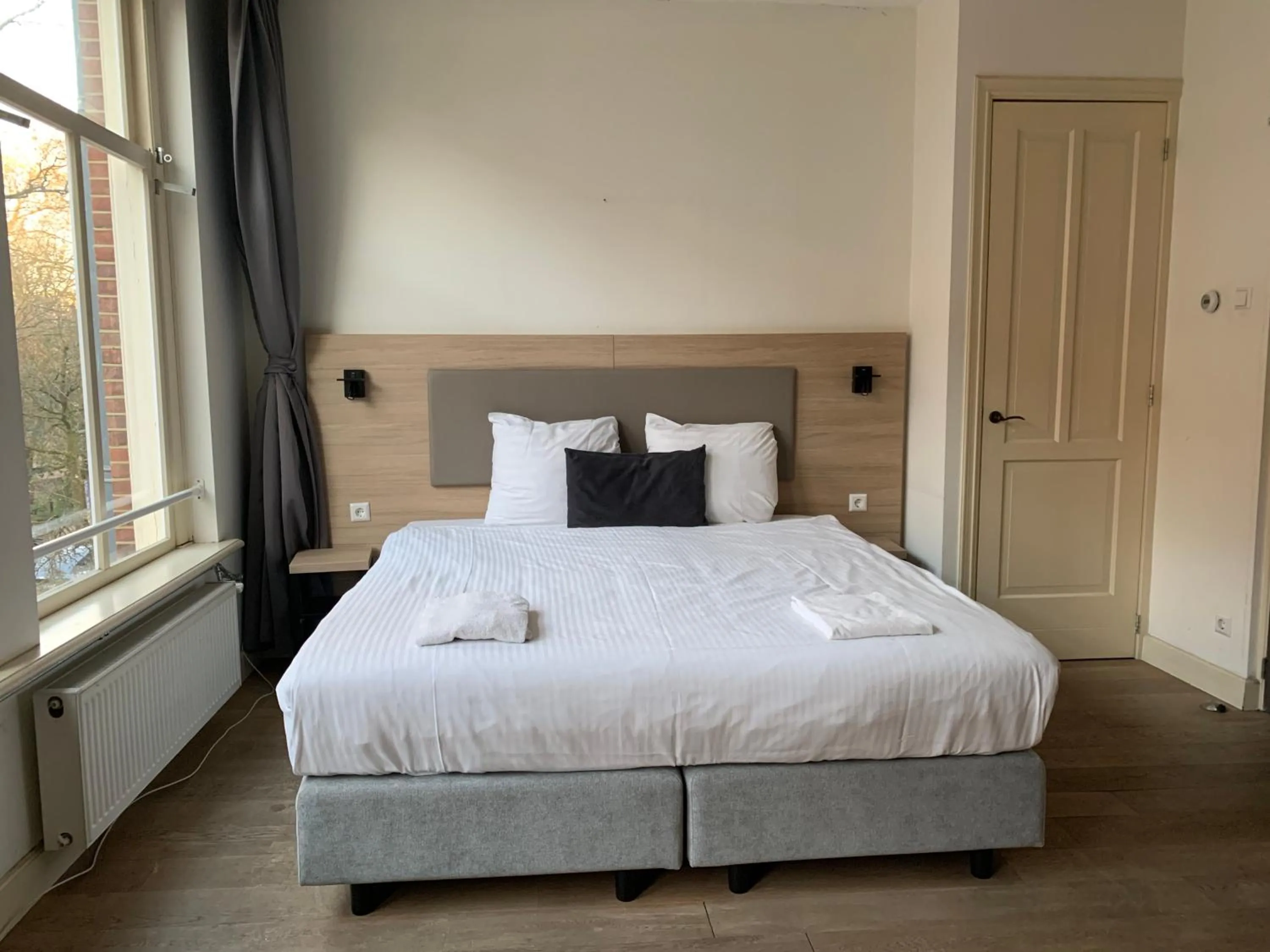 Bed in Plantage Hortus Apartments