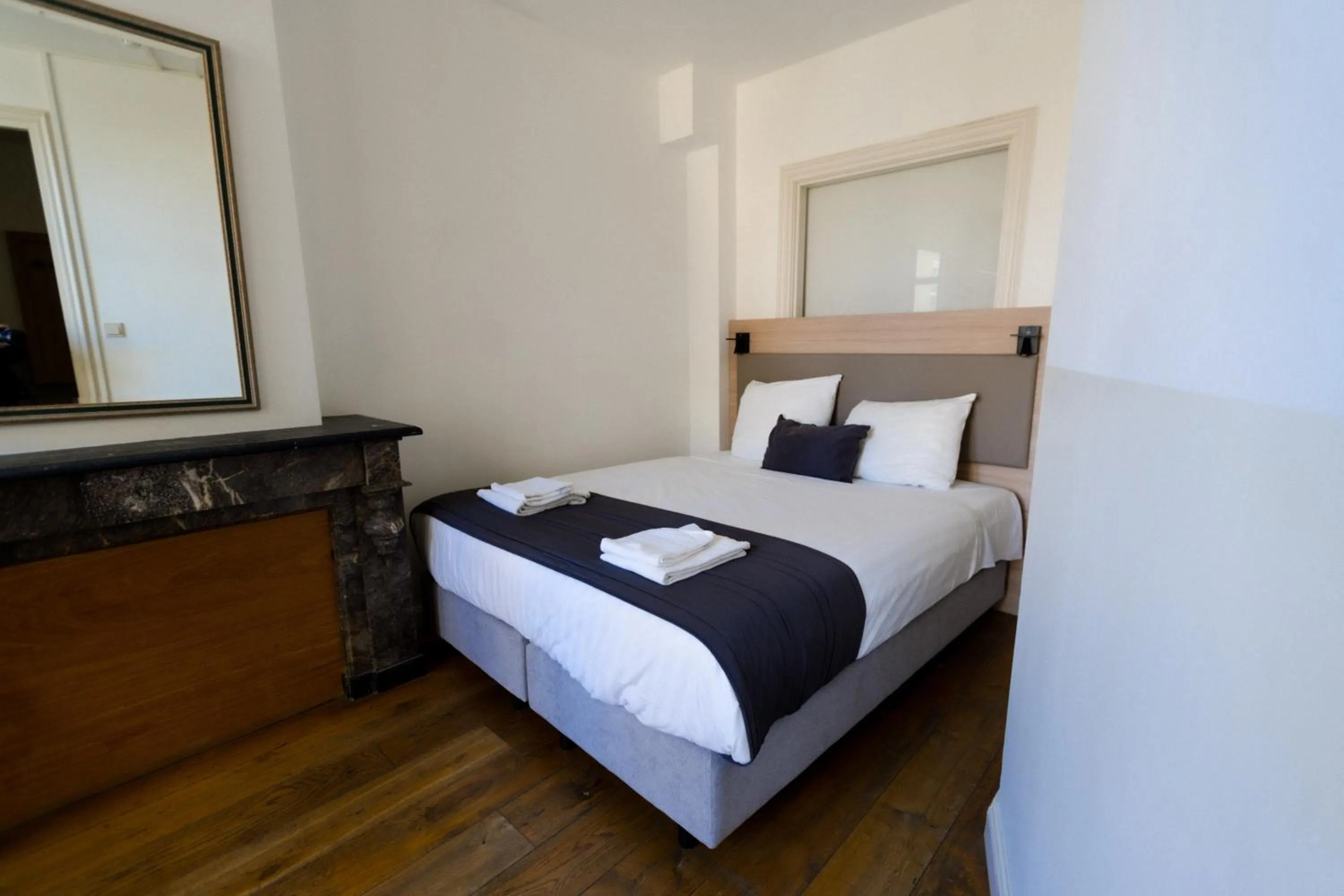 Bedroom, Bed in Plantage Hortus Apartments