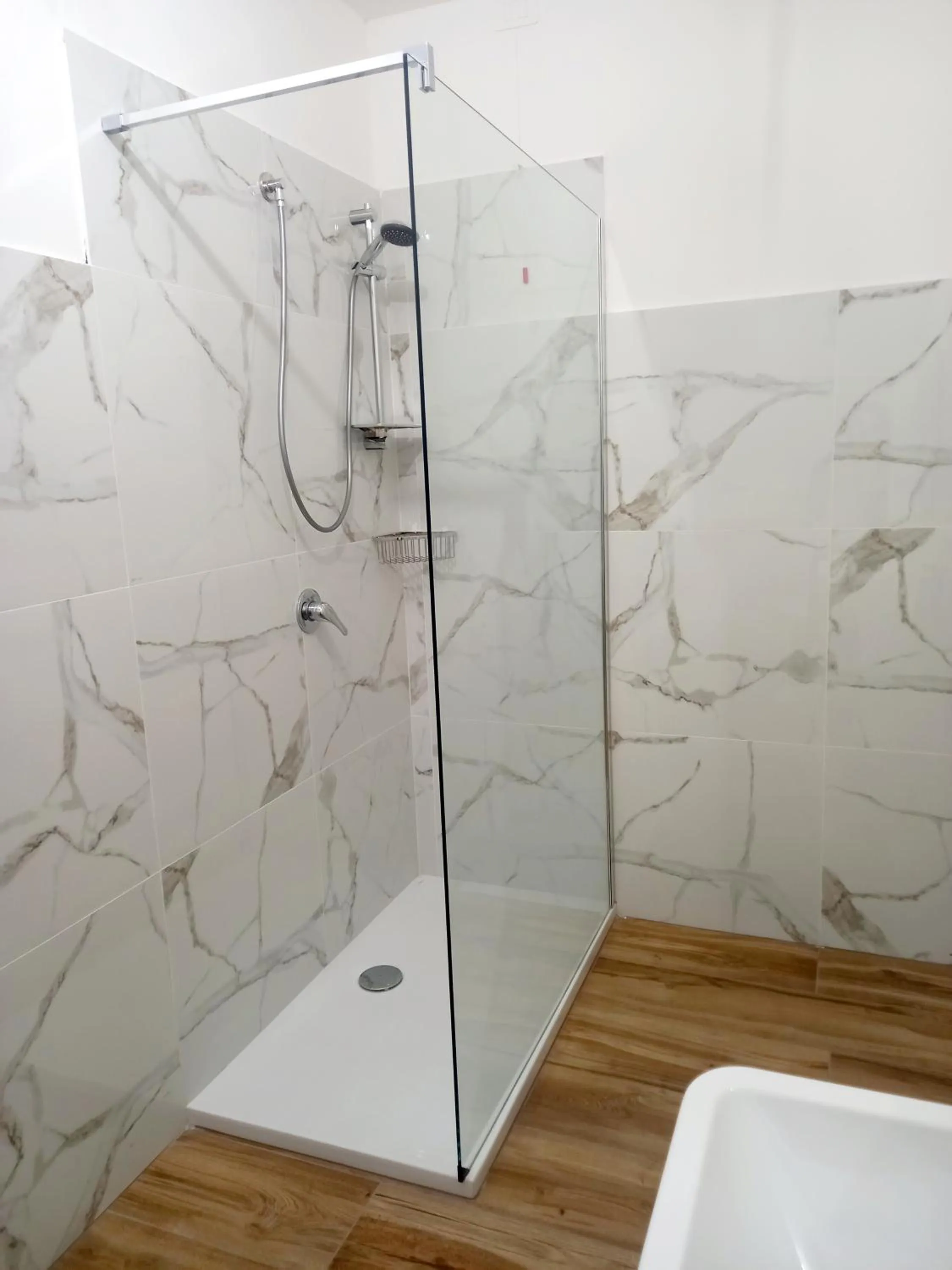 Shower in Hotel Torricella