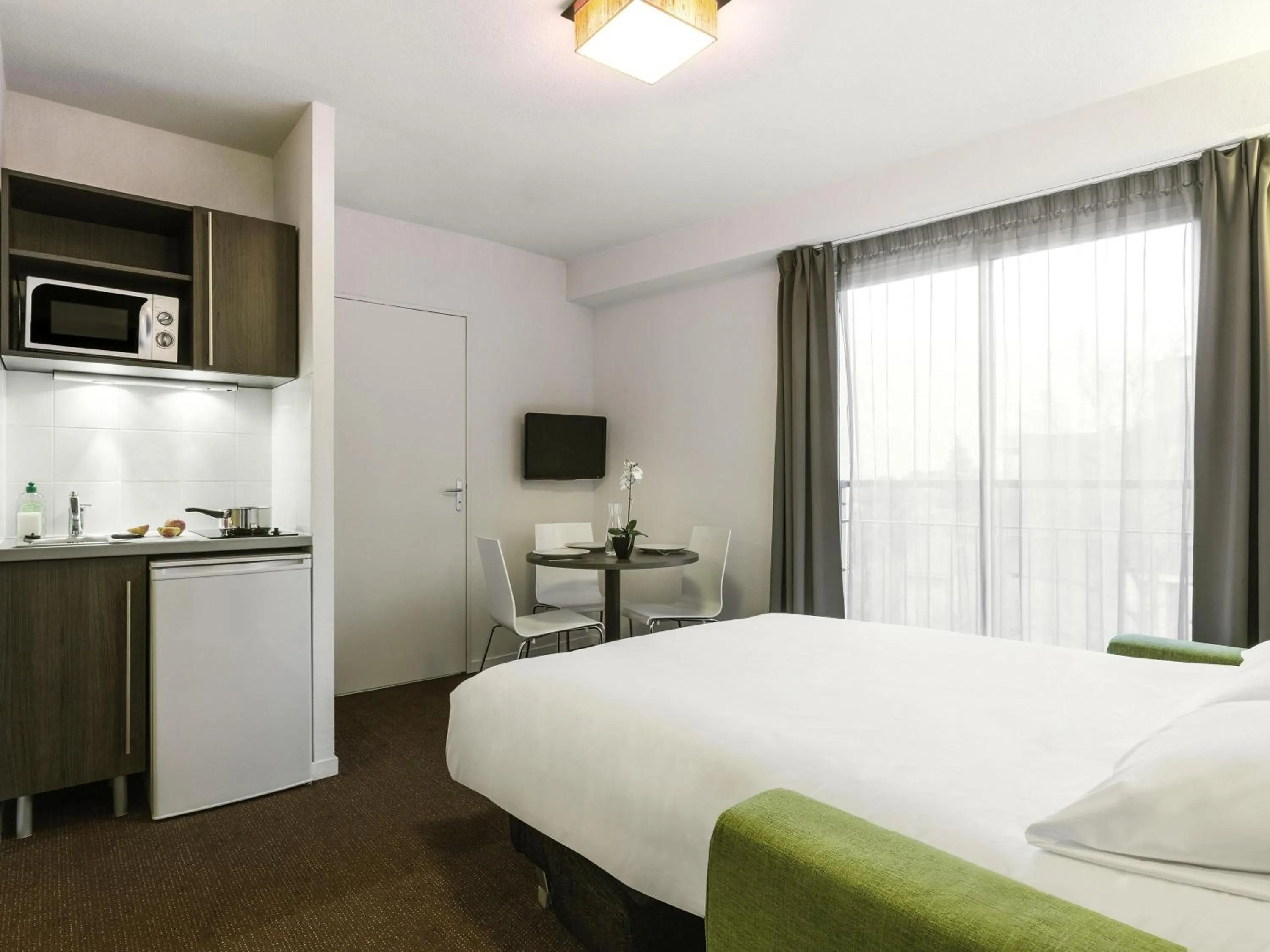 Bedroom, Bed in Aparthotel Adagio Access Nantes Viarme