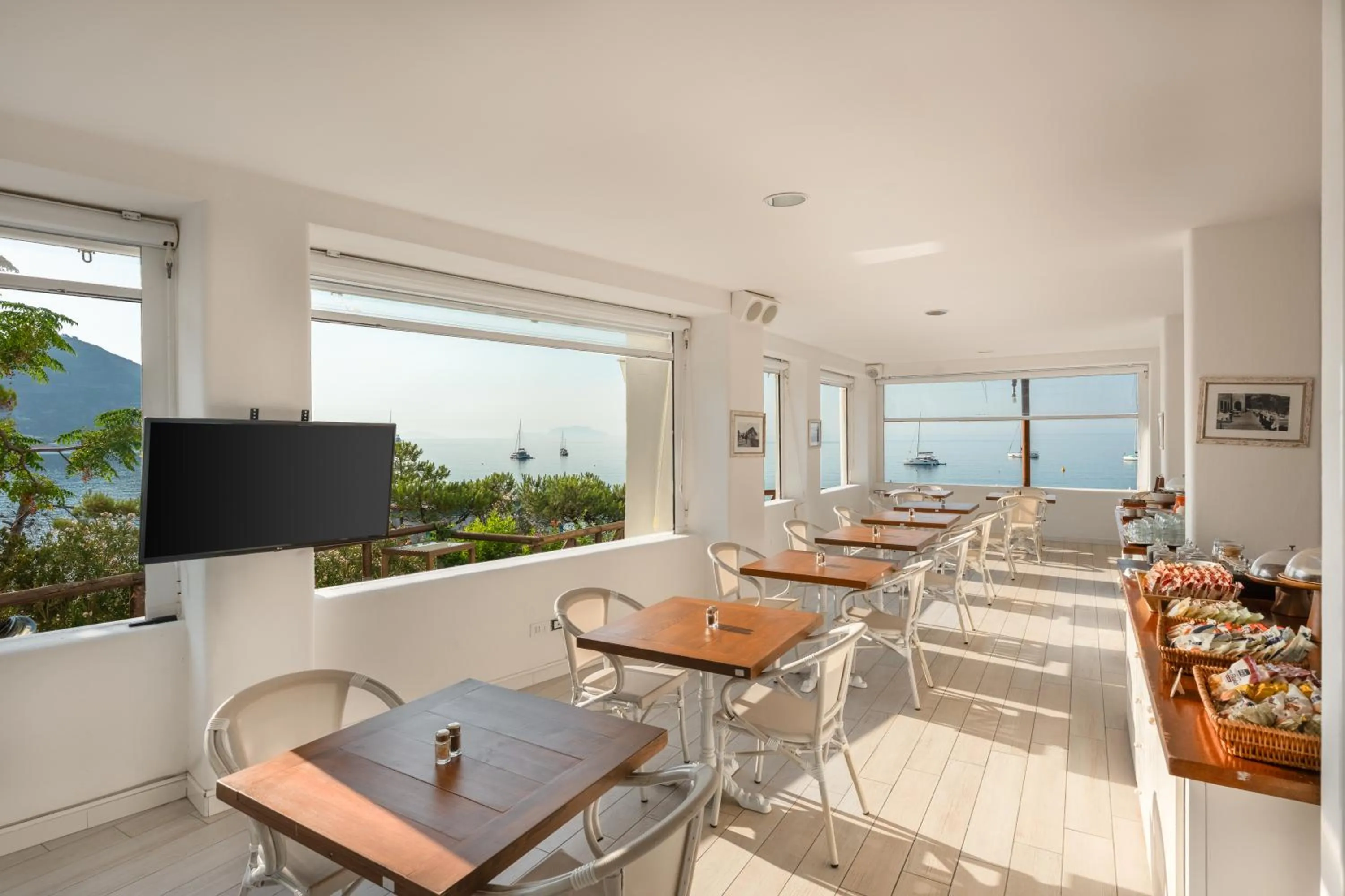 Restaurant/places to eat in Apollon Club & Thermal Spa