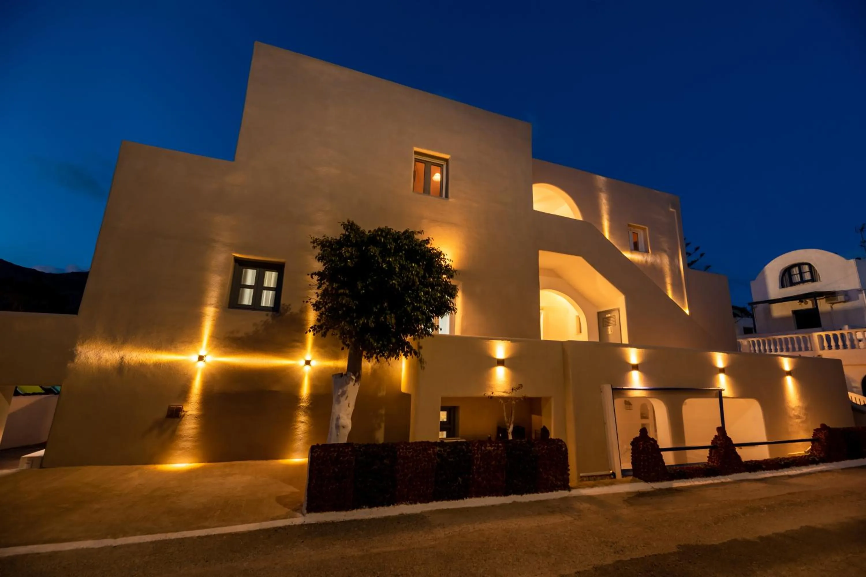 Property building in Fortuna Perissa