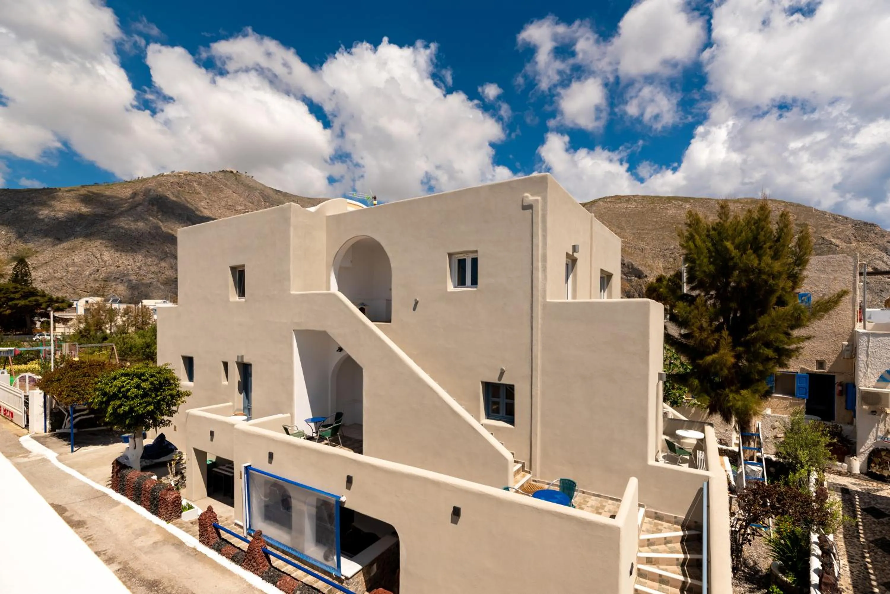 Property building in Fortuna Perissa