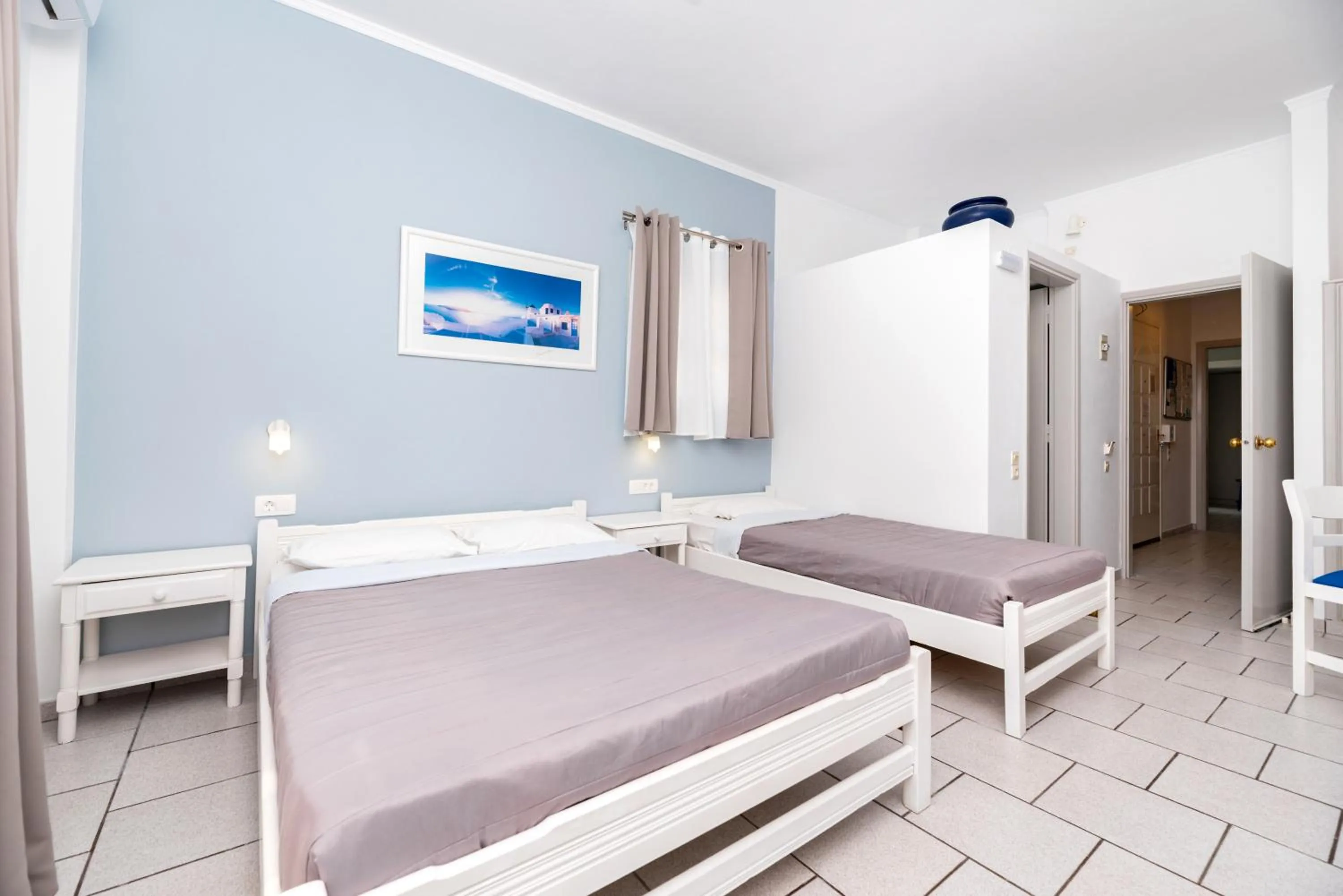 Photo of the whole room, Bed in Fortuna Perissa