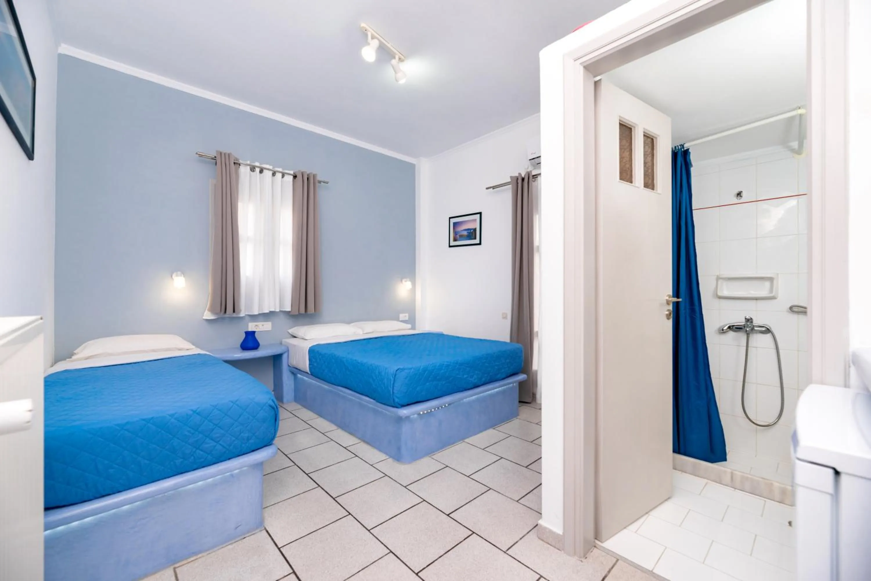 Photo of the whole room, Bed in Fortuna Perissa