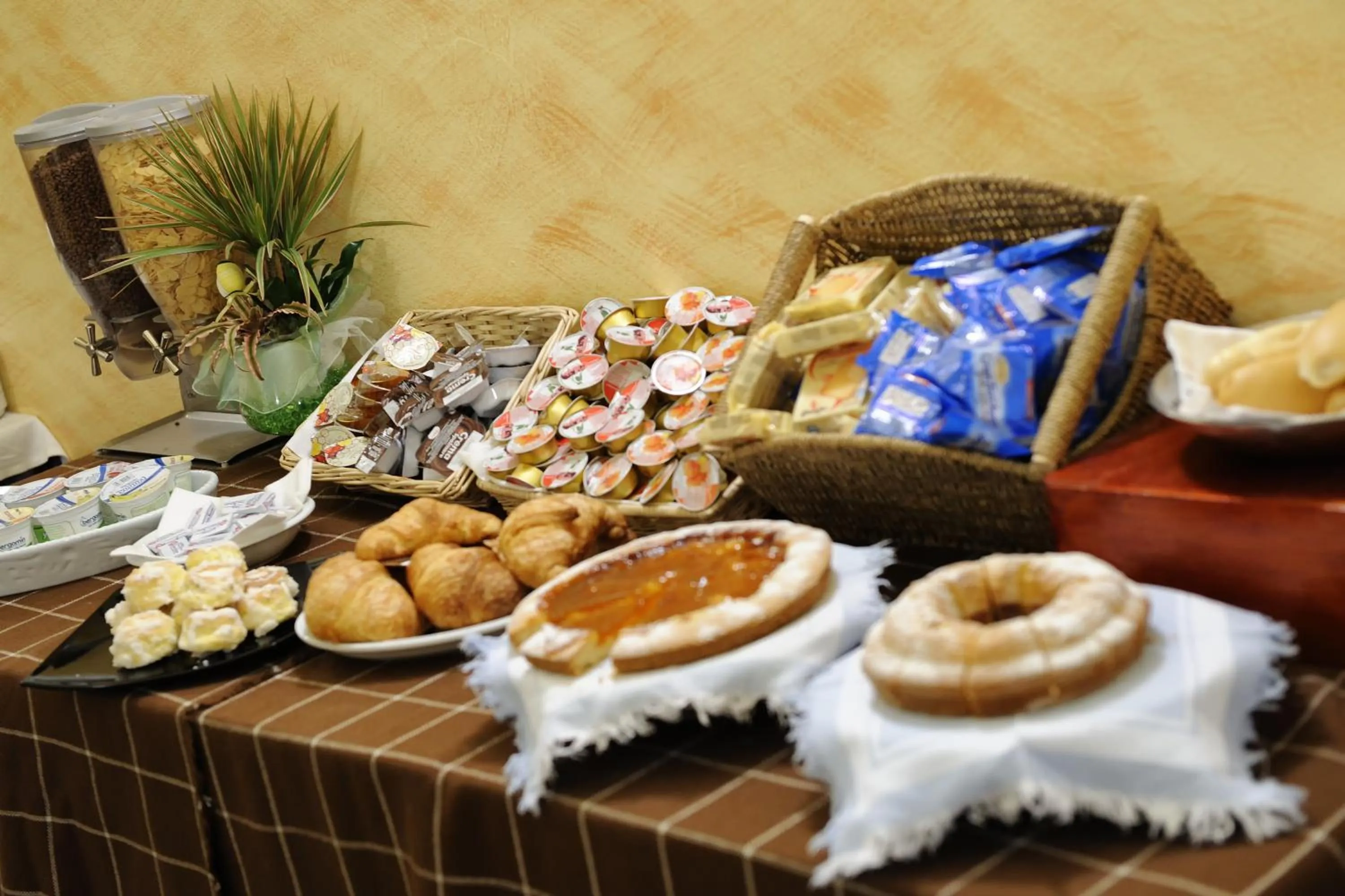 Restaurant/places to eat in Hotel Bertusi