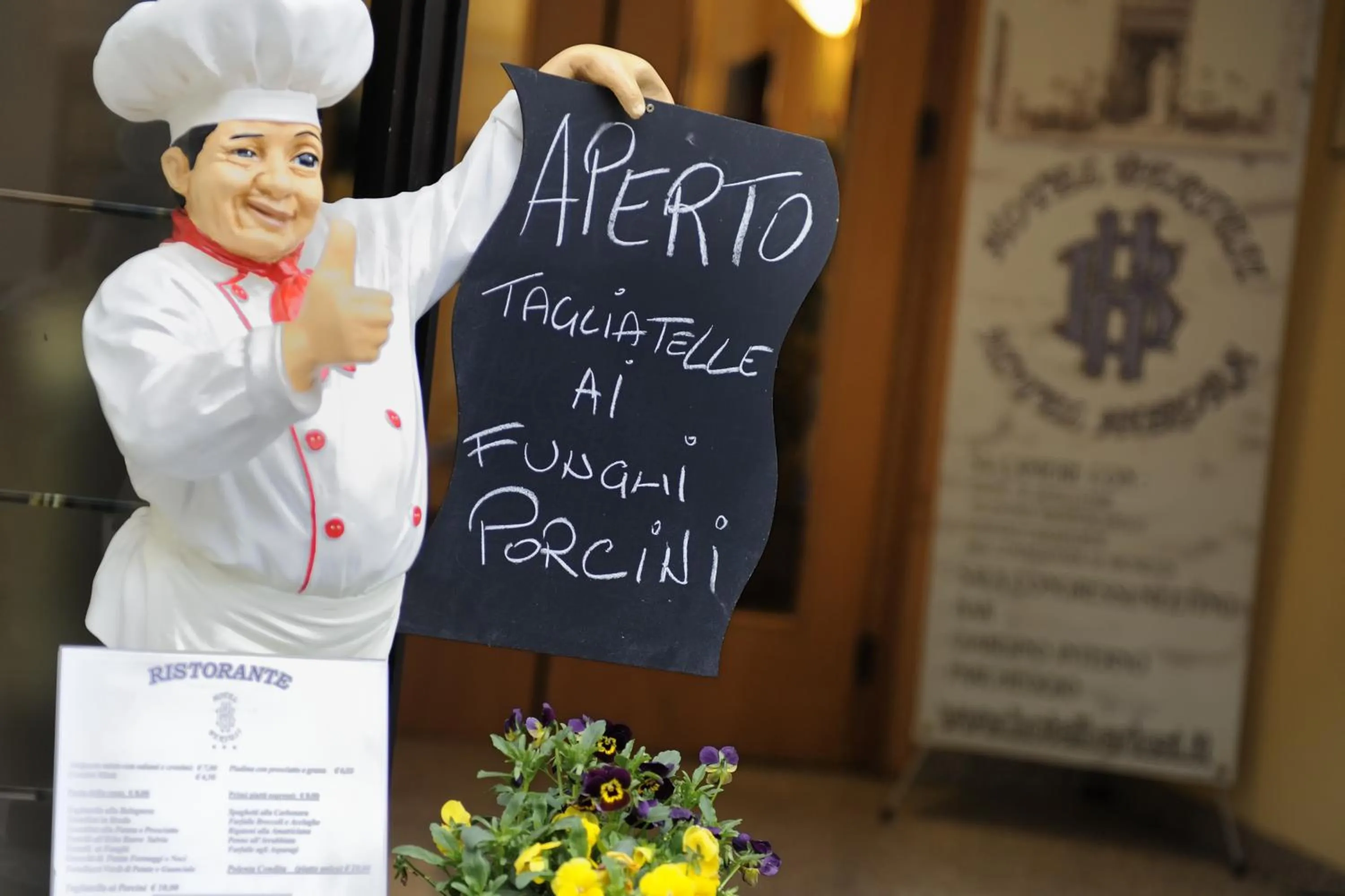 Restaurant/places to eat in Hotel Bertusi