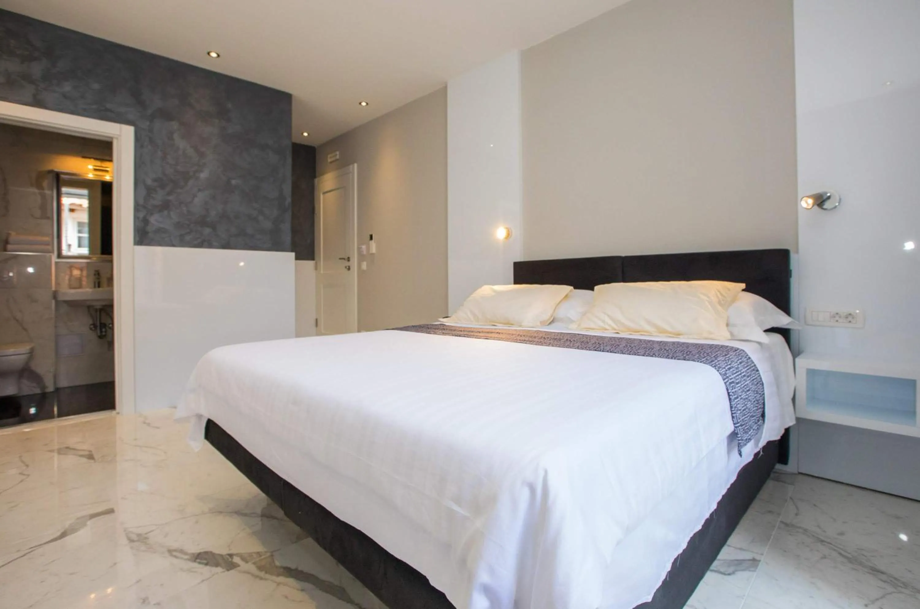 Bedroom, Bed in Soleil Luxury Rooms Old town