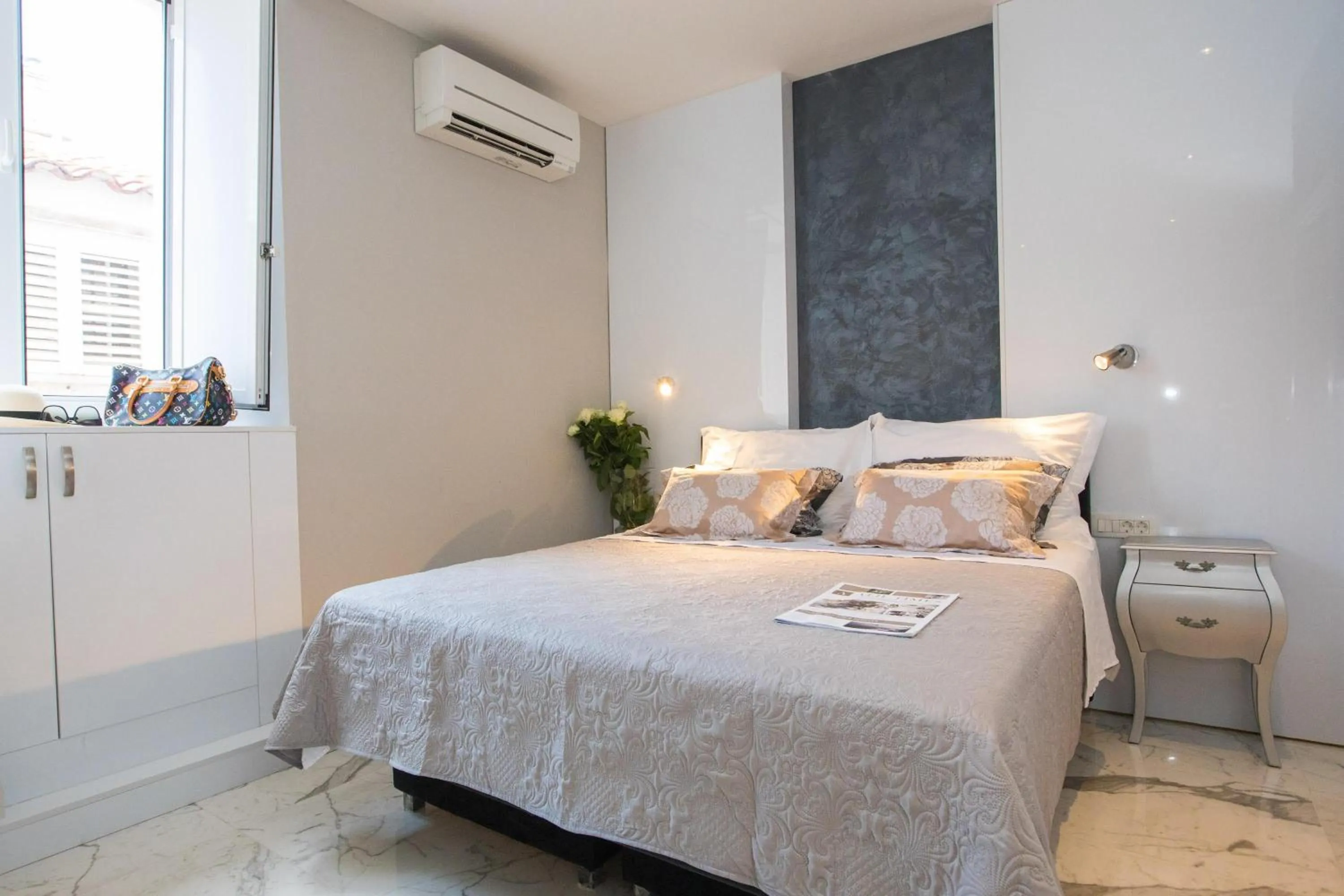 Bedroom, Bed in Soleil Luxury Rooms Old town