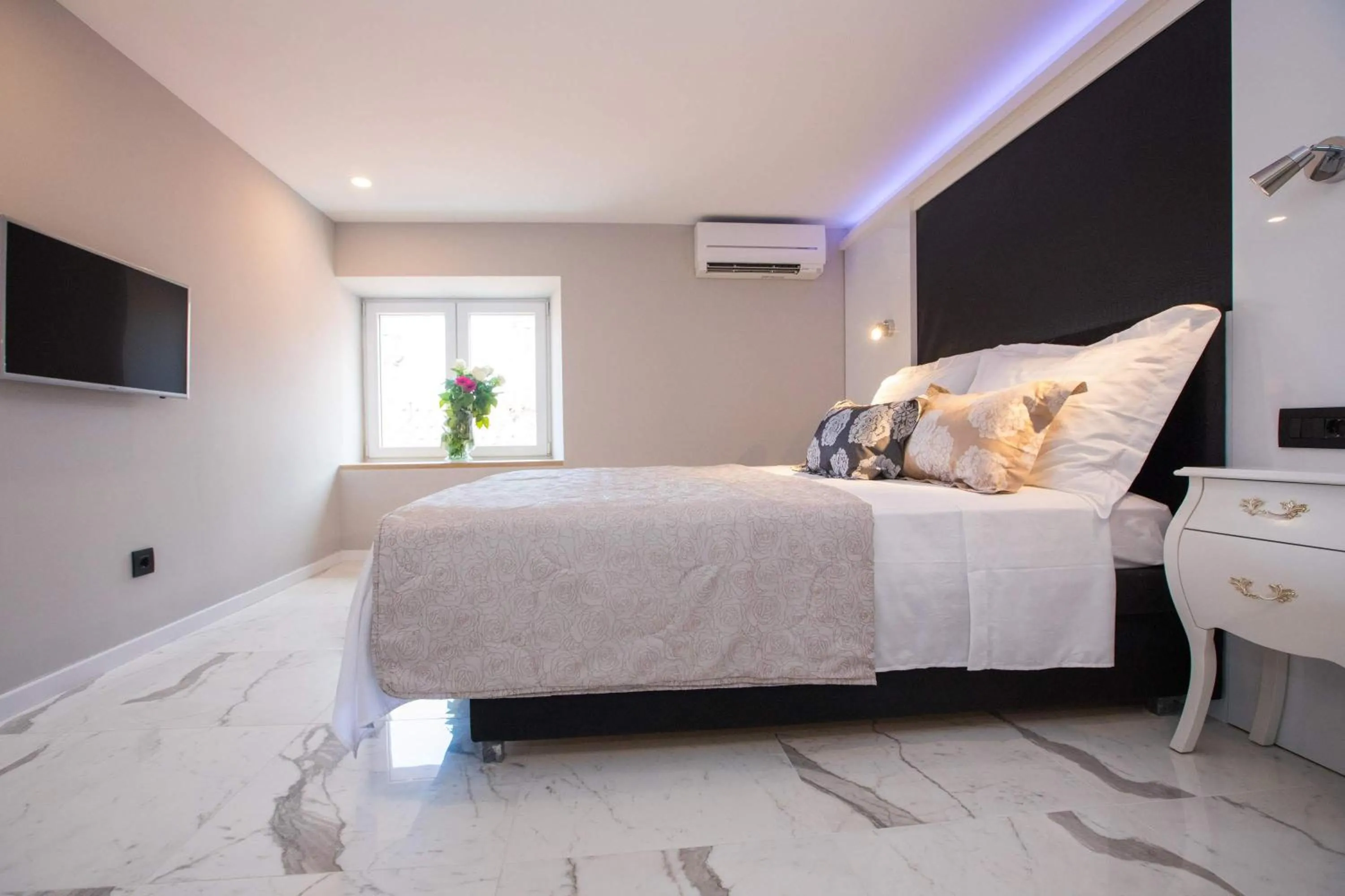 Bedroom, Bed in Soleil Luxury Rooms Old town