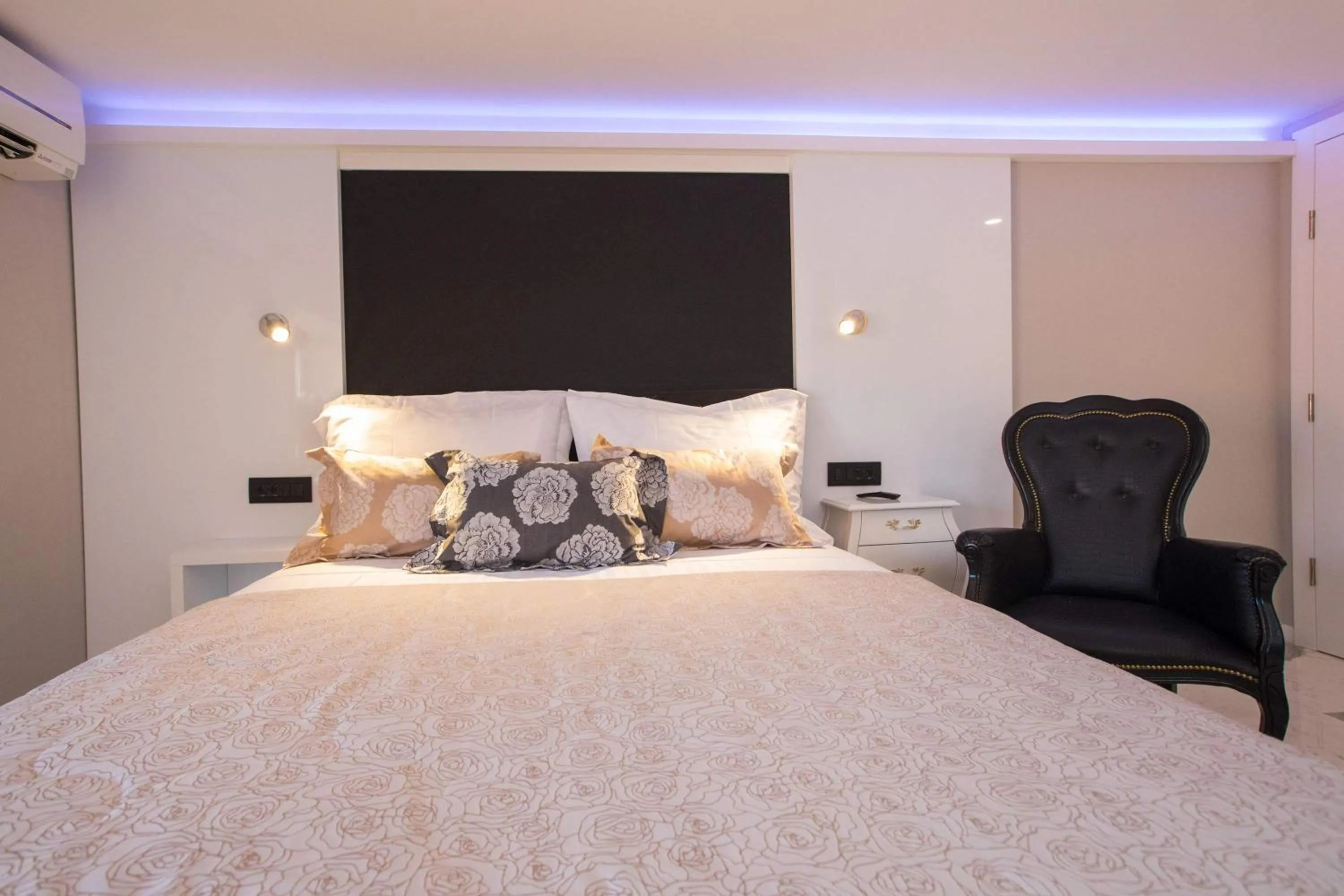 Bed in Soleil Luxury Rooms Old town