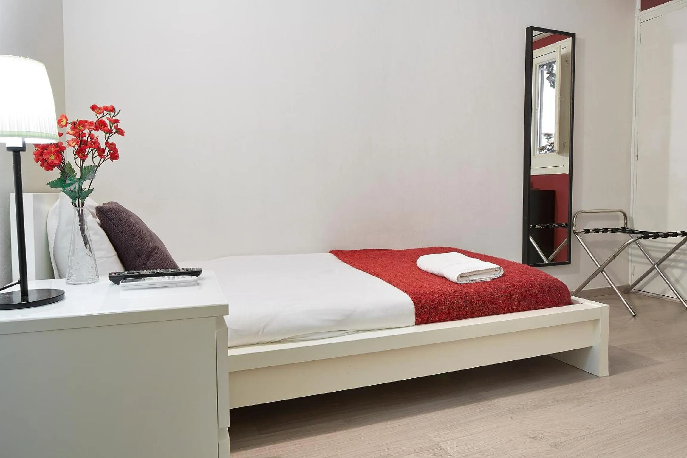 Photo of the whole room, Bed in BruStar Gotic-Centric