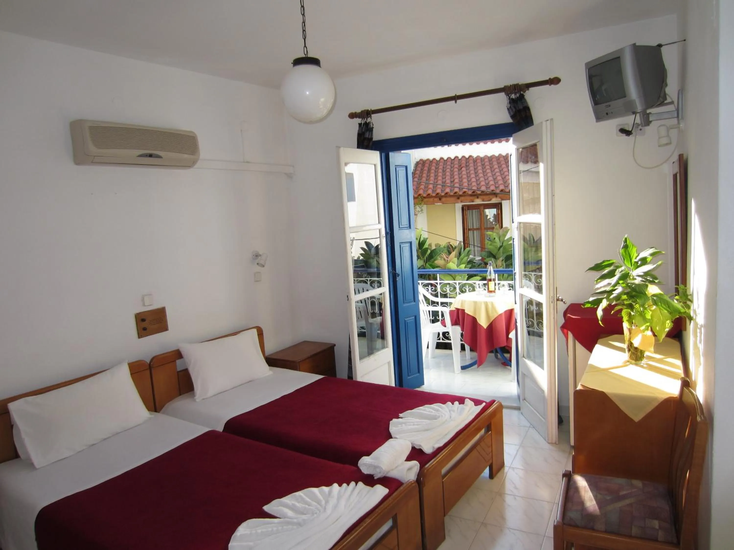 Photo of the whole room, Bed in Hotel Mariona