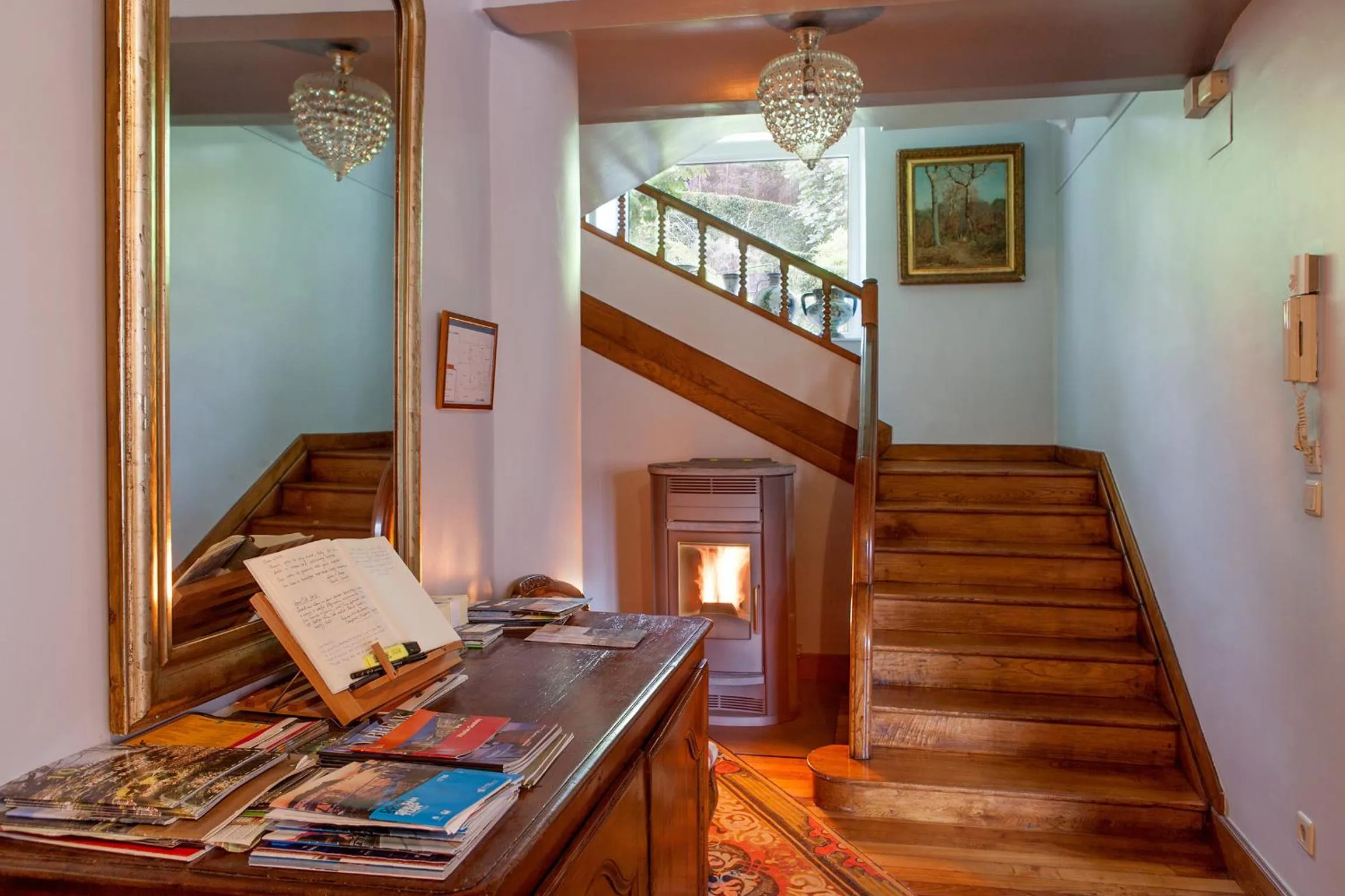 Lobby or reception in Casa Rural Mailan PARKING INCLUIDO