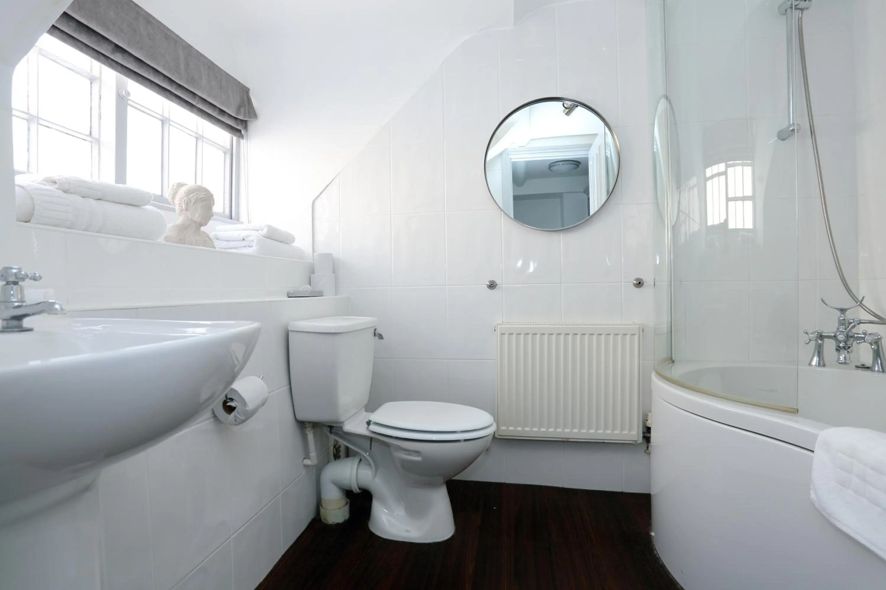 Bathroom in The Loopy Shrew