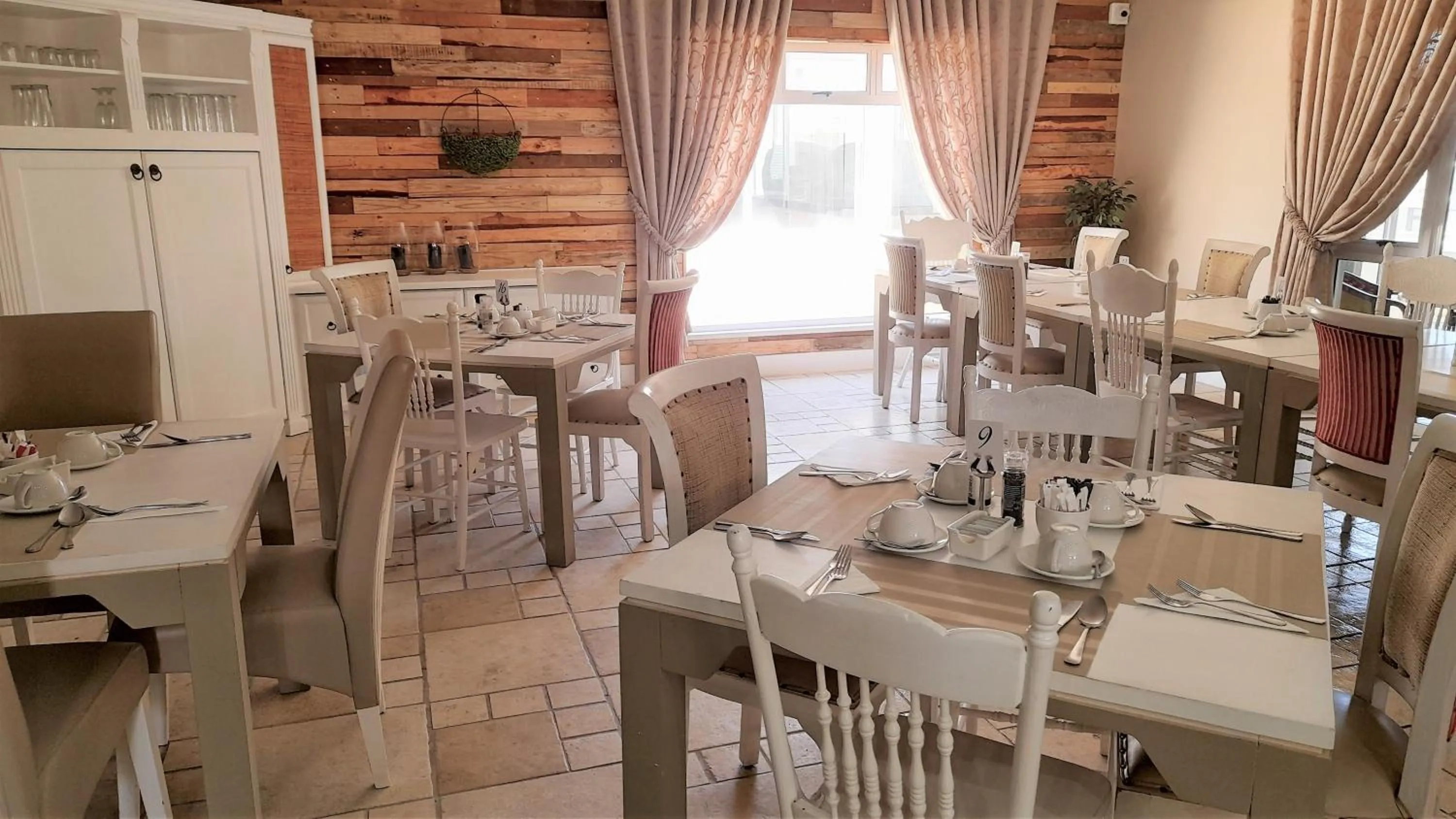 Restaurant/places to eat in Atlantic Villa Boutique Guesthouse