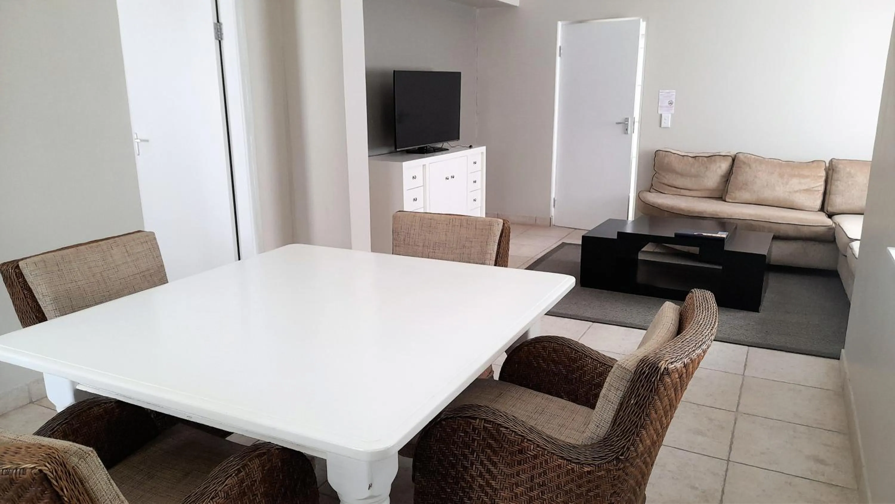 TV and multimedia in Atlantic Villa Boutique Guesthouse