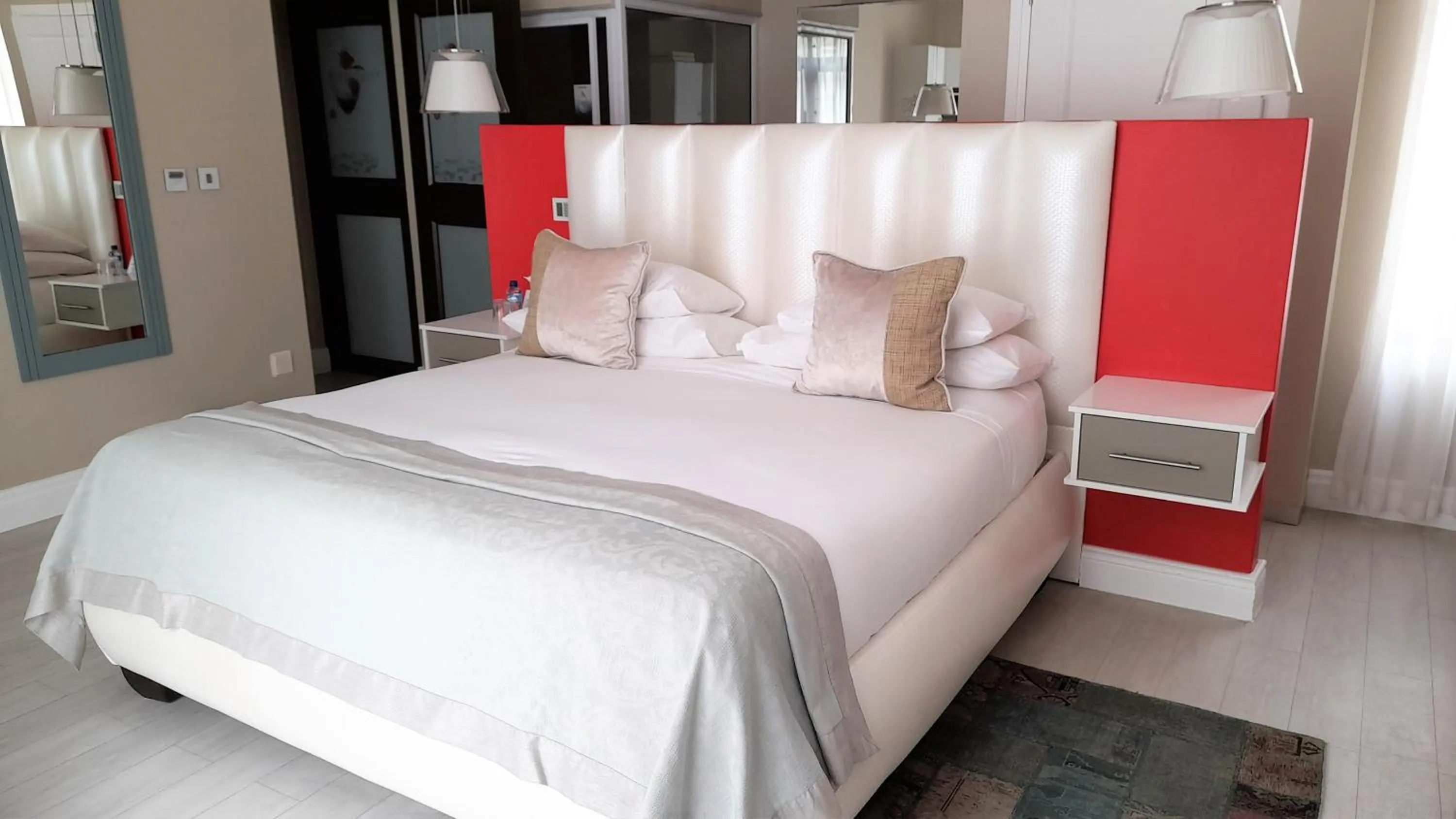 Shower, Bed in Atlantic Villa Boutique Guesthouse