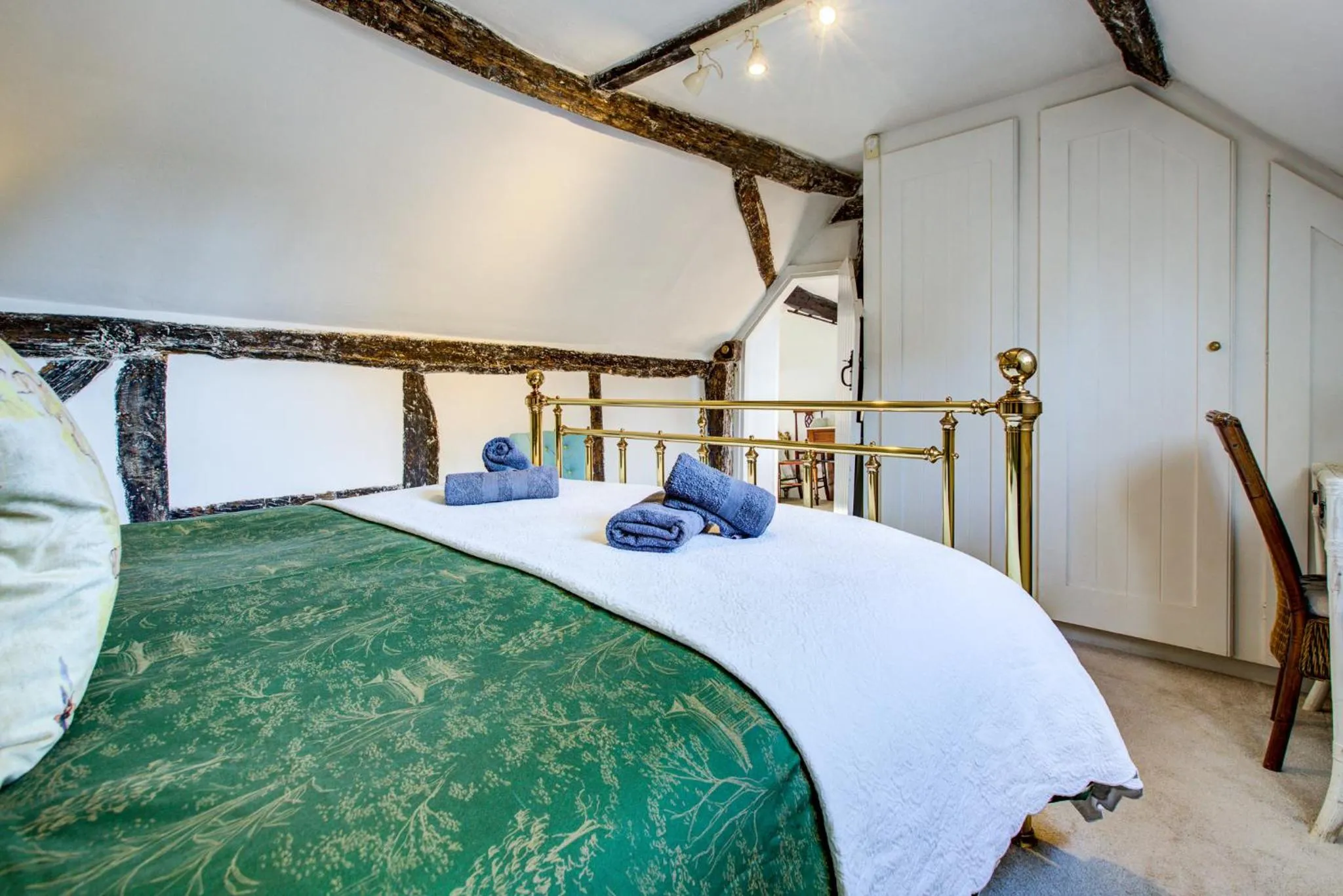 Bedroom, Bed in Eglantine