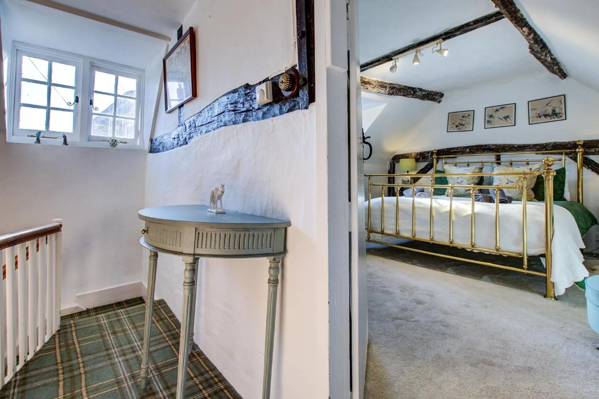 Bedroom, Bed in Eglantine